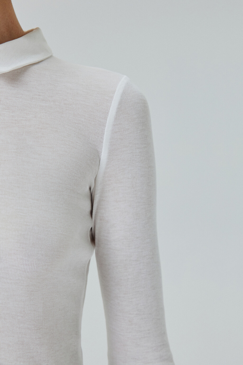 Лонгслив-поло из тонкого трикотажа - цвет молочный - 7
