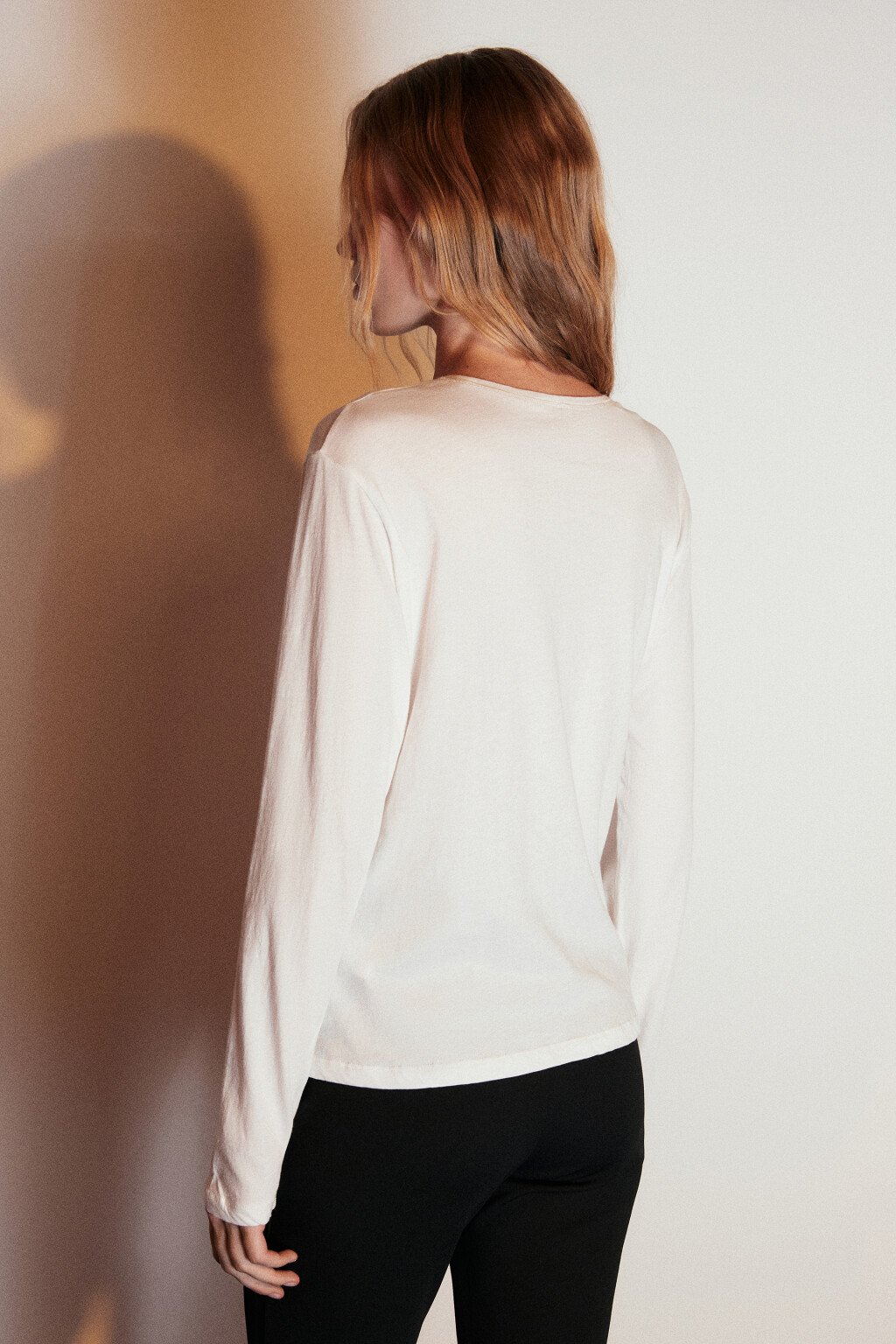 Лонгслив из хлопкового трикотажа - цвет белый - 4