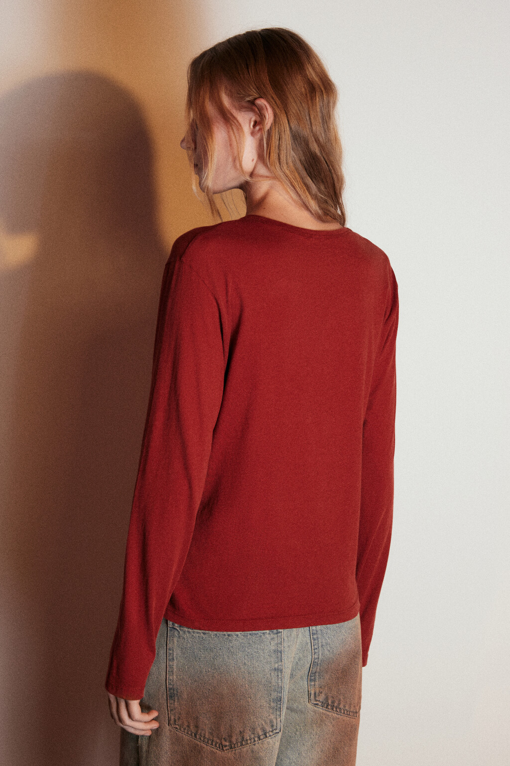 Лонгслив из хлопкового трикотажа - цвет красный - 4