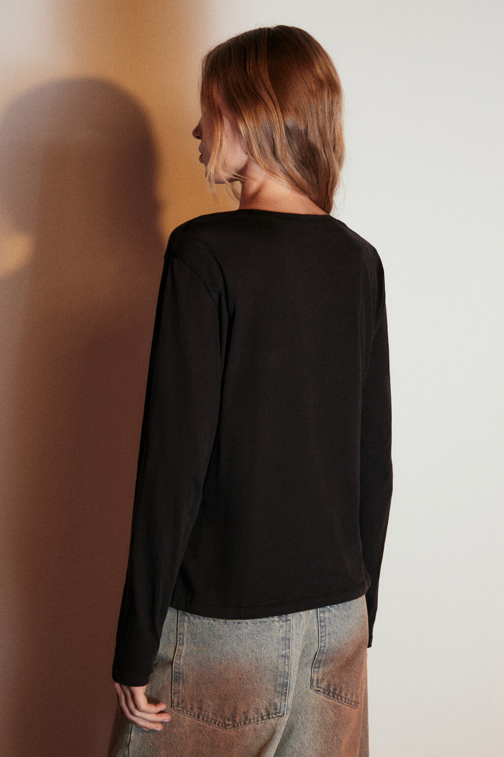 Лонгслив из хлопкового трикотажа - цвет черный - 3