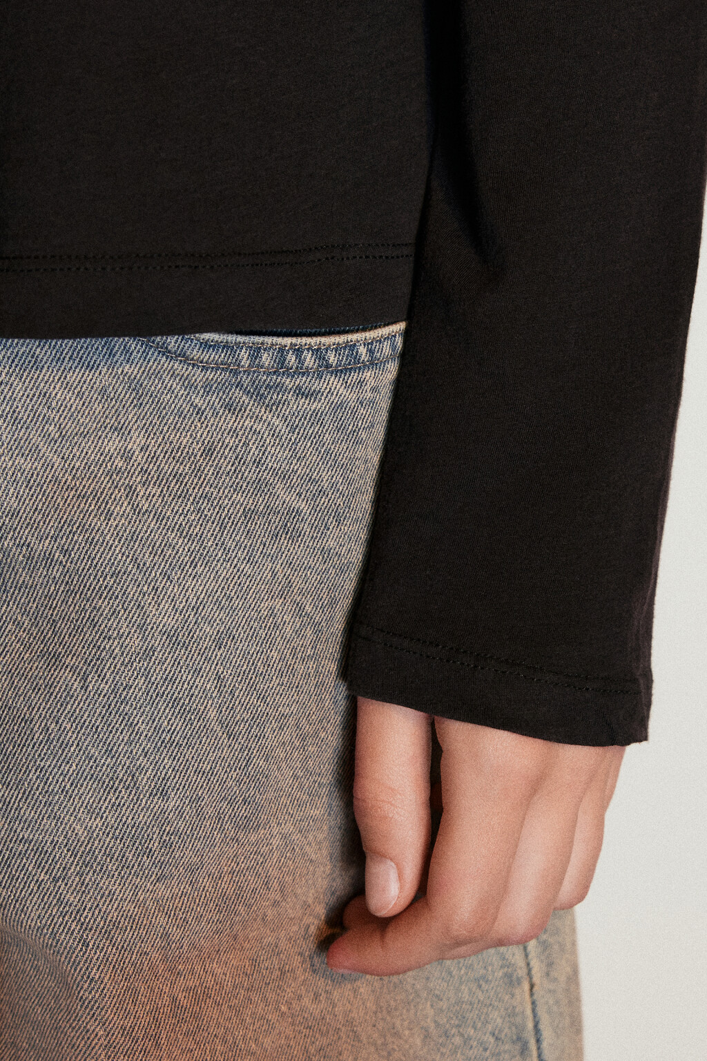 Лонгслив из хлопкового трикотажа - цвет черный - 6