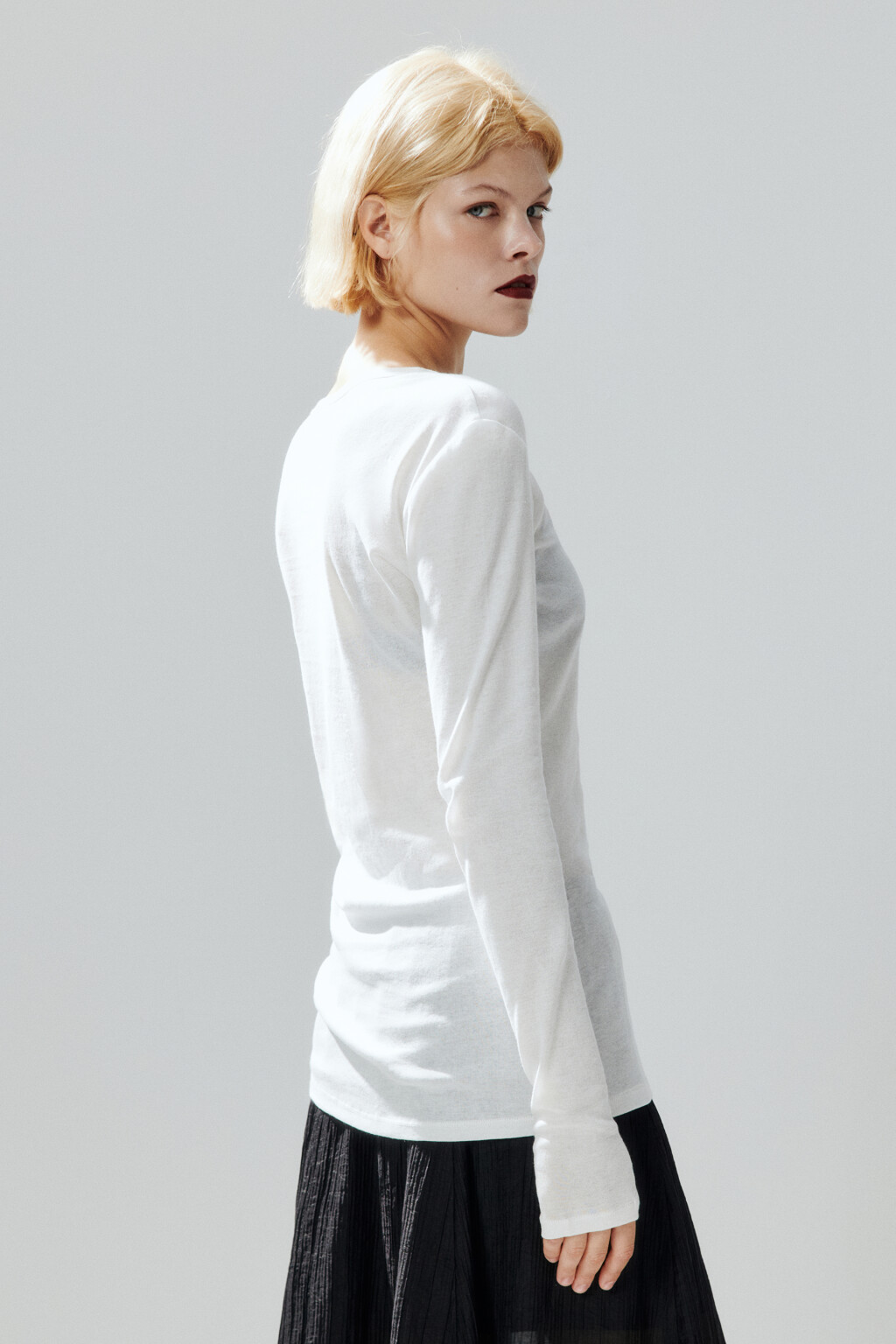 Лонгслив удлиненный из тонкого хлопка - цвет белый - 2