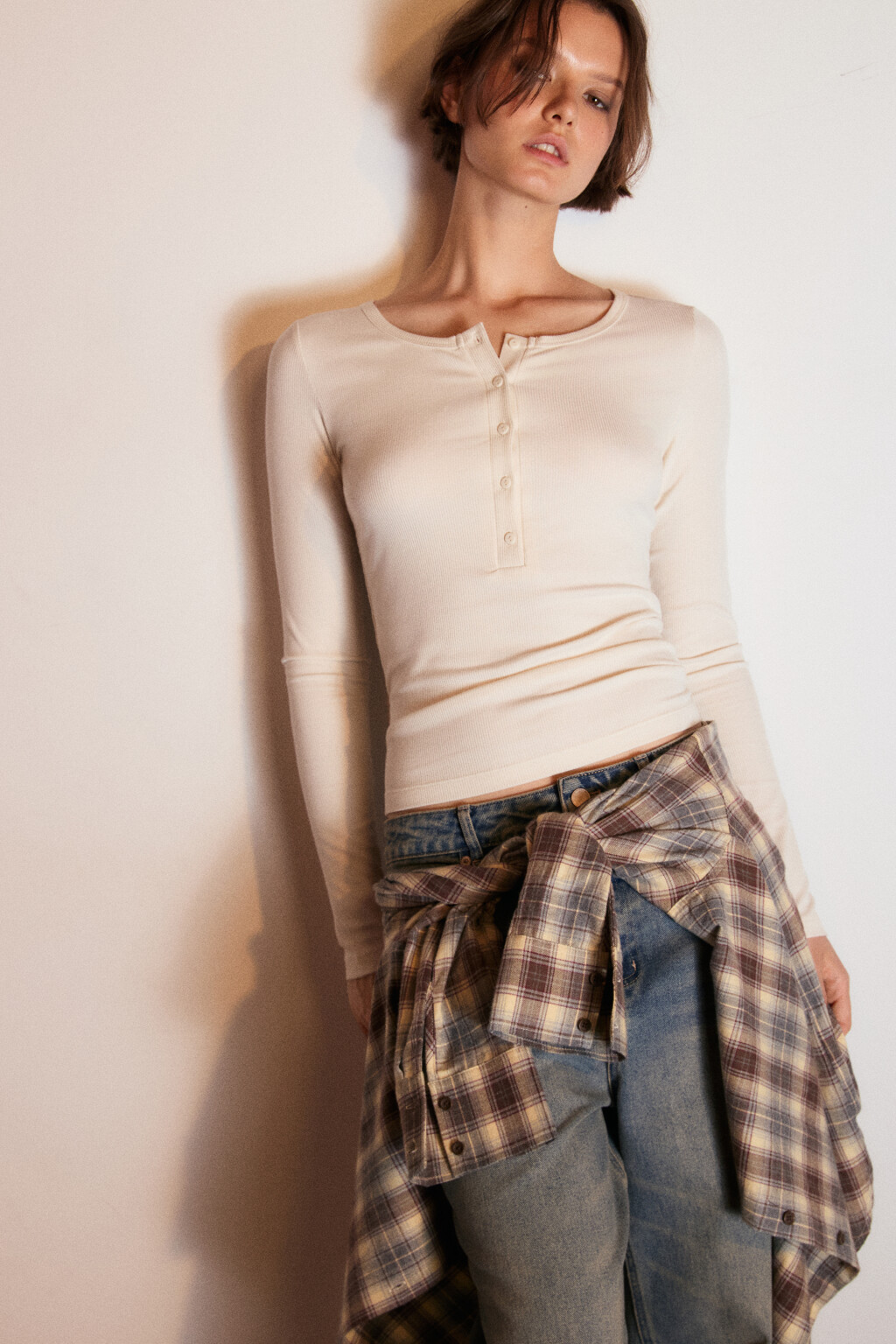 Лонгслив вискозный на пуговицах - цвет молочный - 1