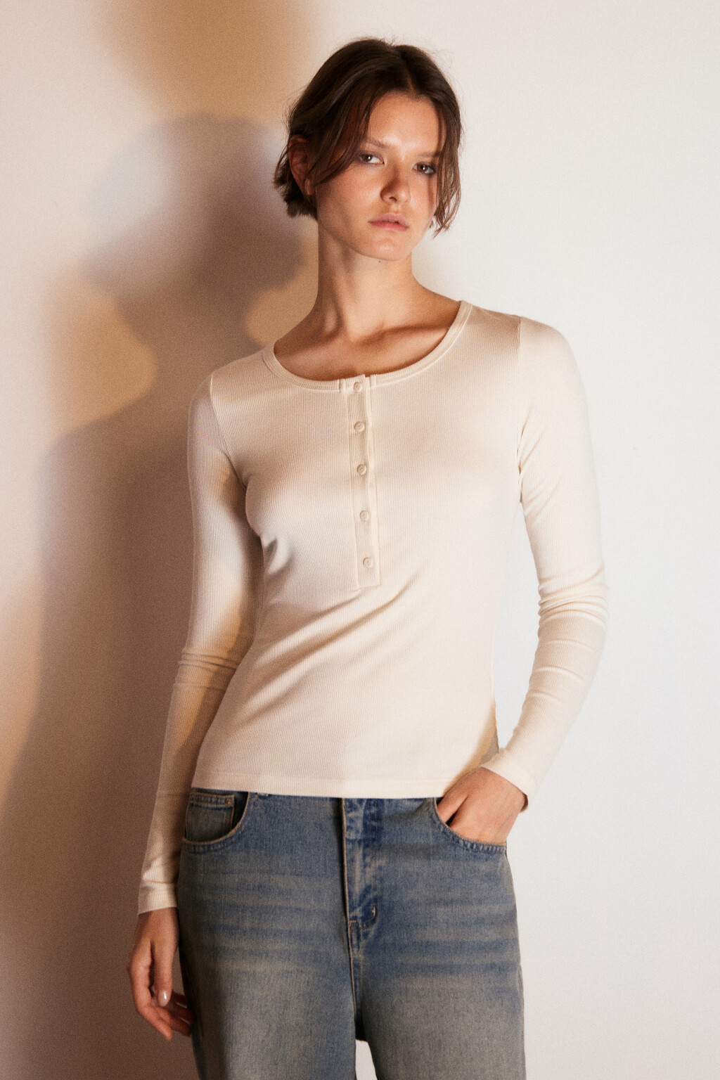 Лонгслив вискозный на пуговицах - цвет молочный - 2