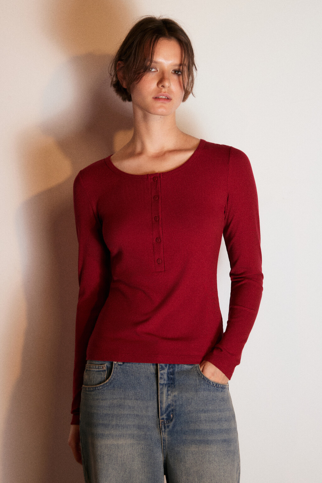 Лонгслив вискозный на пуговицах - цвет бордовый - 2