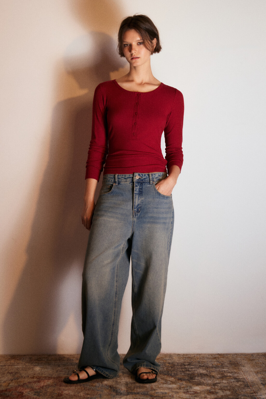 Лонгслив вискозный на пуговицах - цвет бордовый - 4