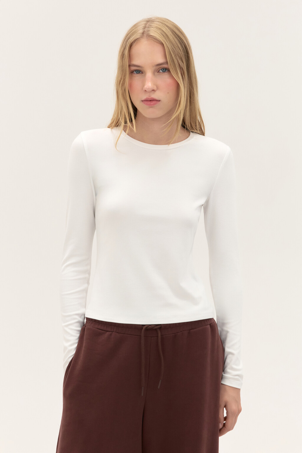 Лонгслив приталенный из вискозы - цвет белый - 3