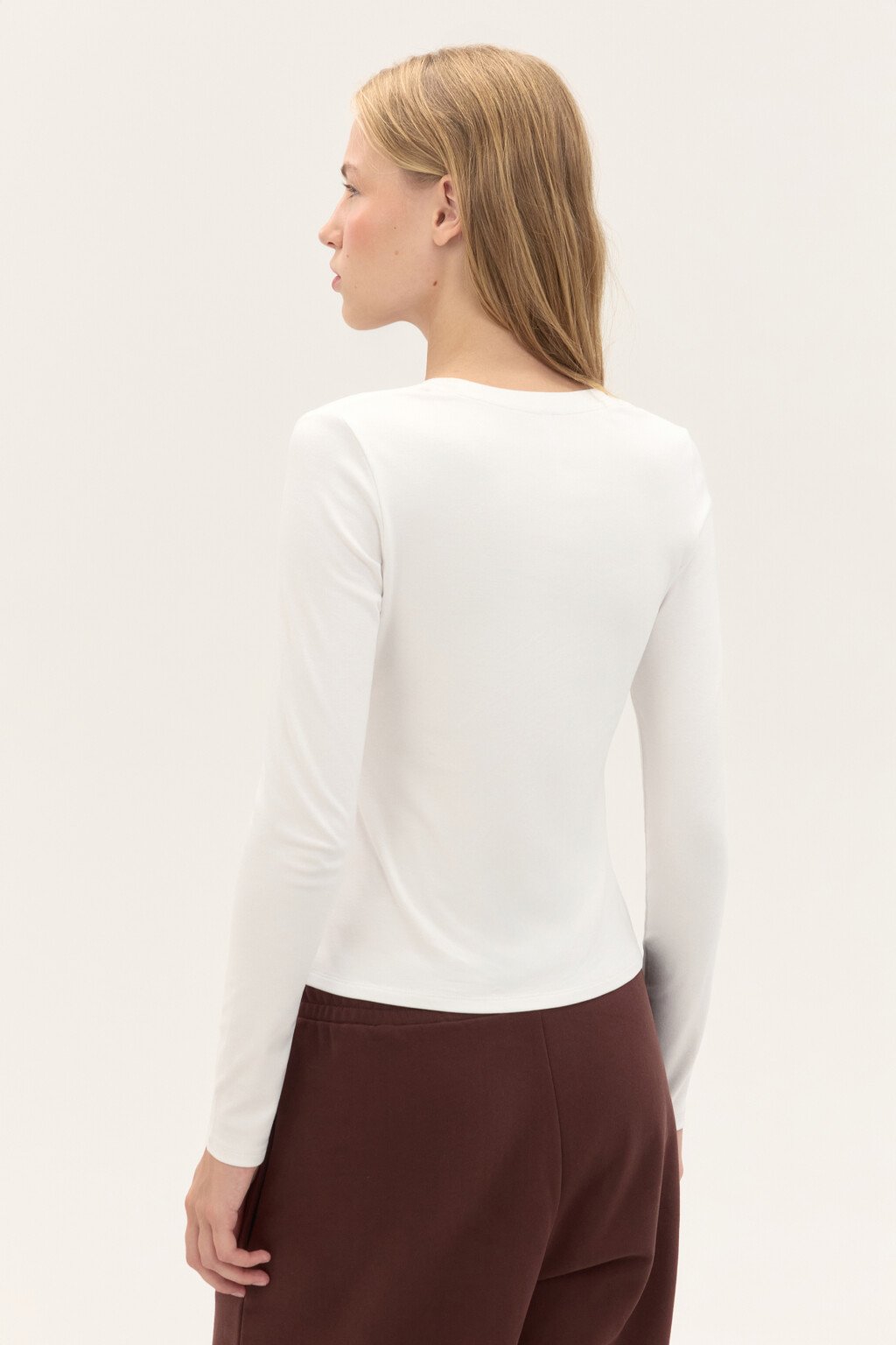 Лонгслив приталенный из вискозы - цвет белый - 4