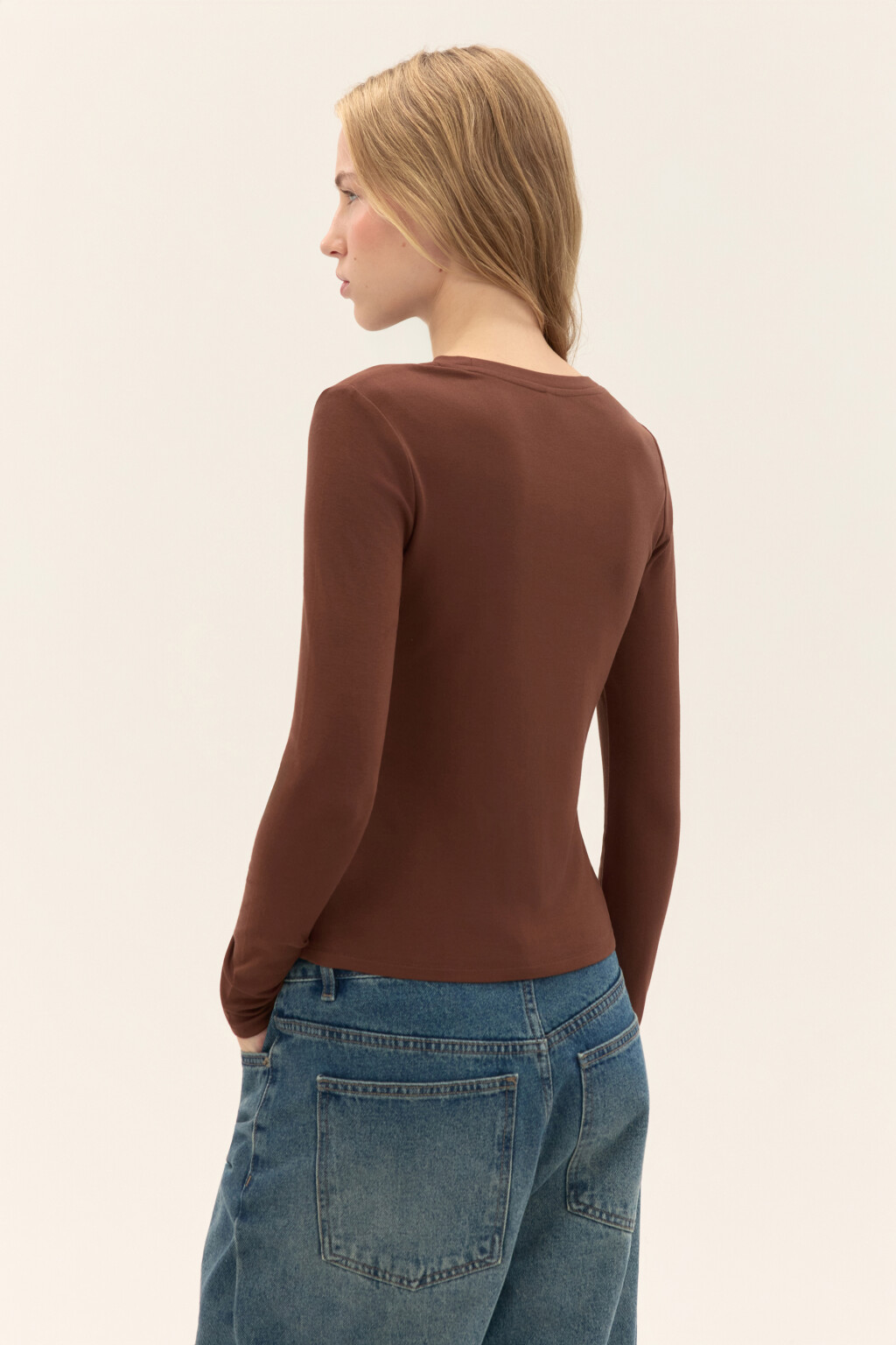 Лонгслив приталенный из вискозы - цвет коричневый - 3