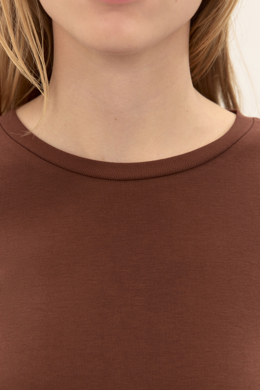 Лонгслив приталенный из вискозы - цвет коричневый - 5