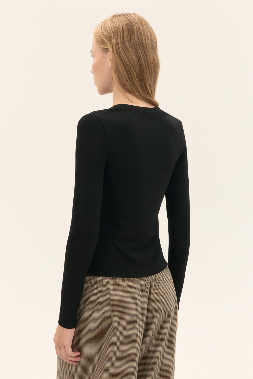 Лонгслив приталенный из вискозы - цвет черный - 3