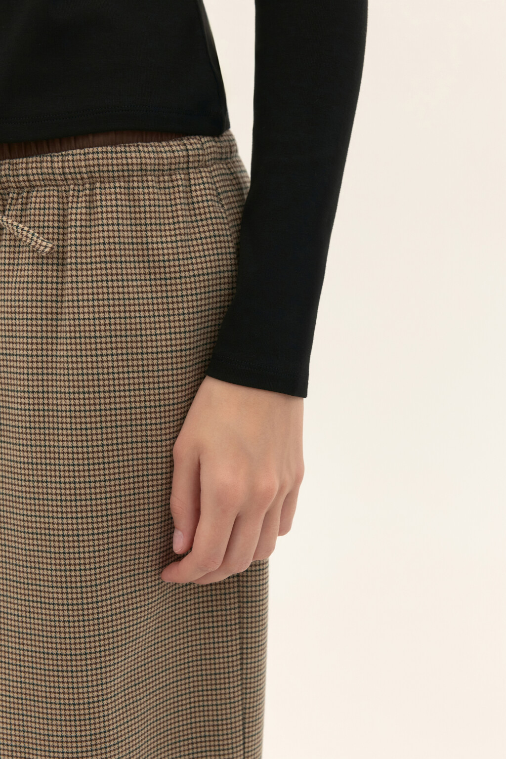 Лонгслив приталенный из вискозы - цвет черный - 6