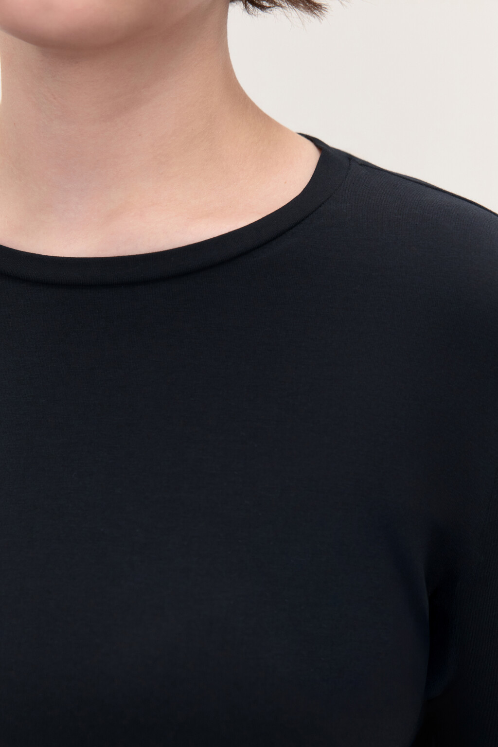 Лонгслив приталенный из вискозы - цвет черный - 5