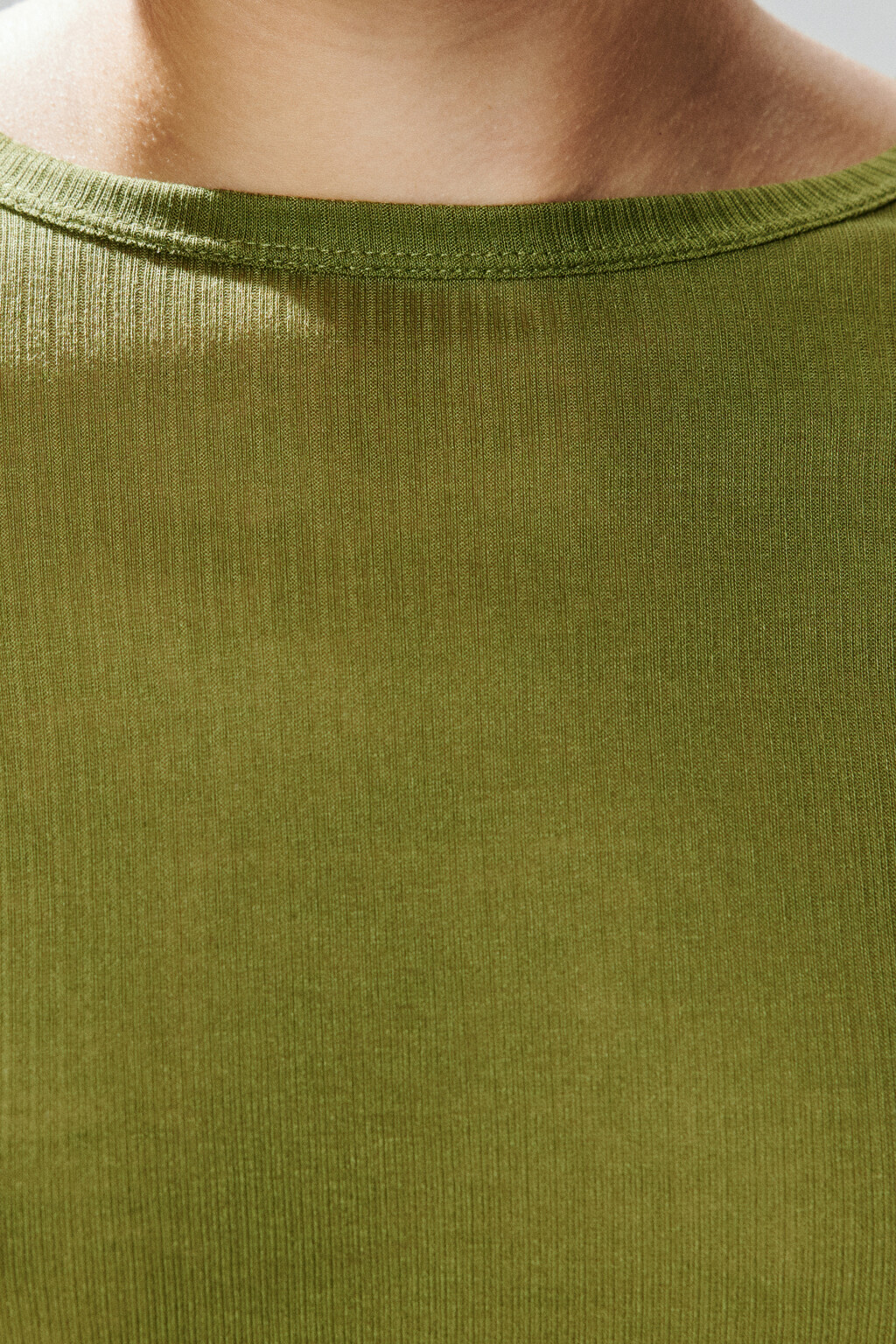 Лонгслив полупрозрачный в рубчик - цвет зеленый - 5