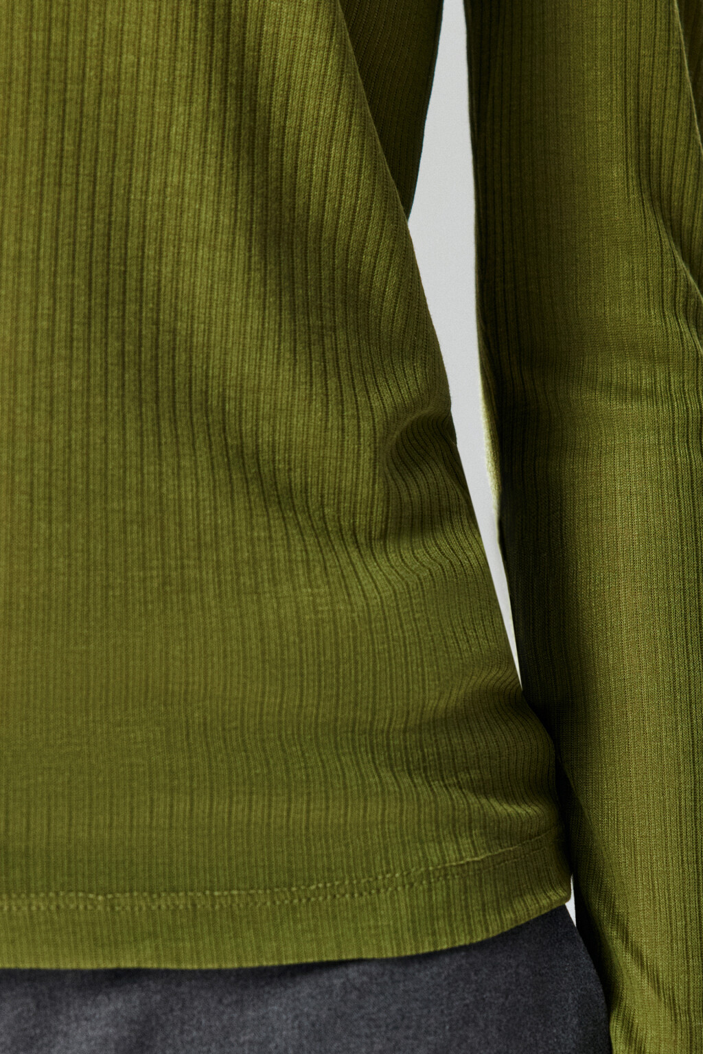 Лонгслив полупрозрачный в рубчик - цвет зеленый - 6