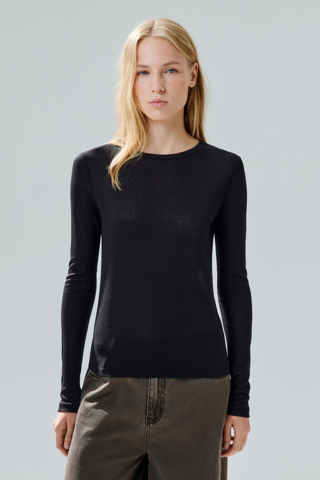 Лонгслив полупрозрачный в рубчик - цвет черный - 3