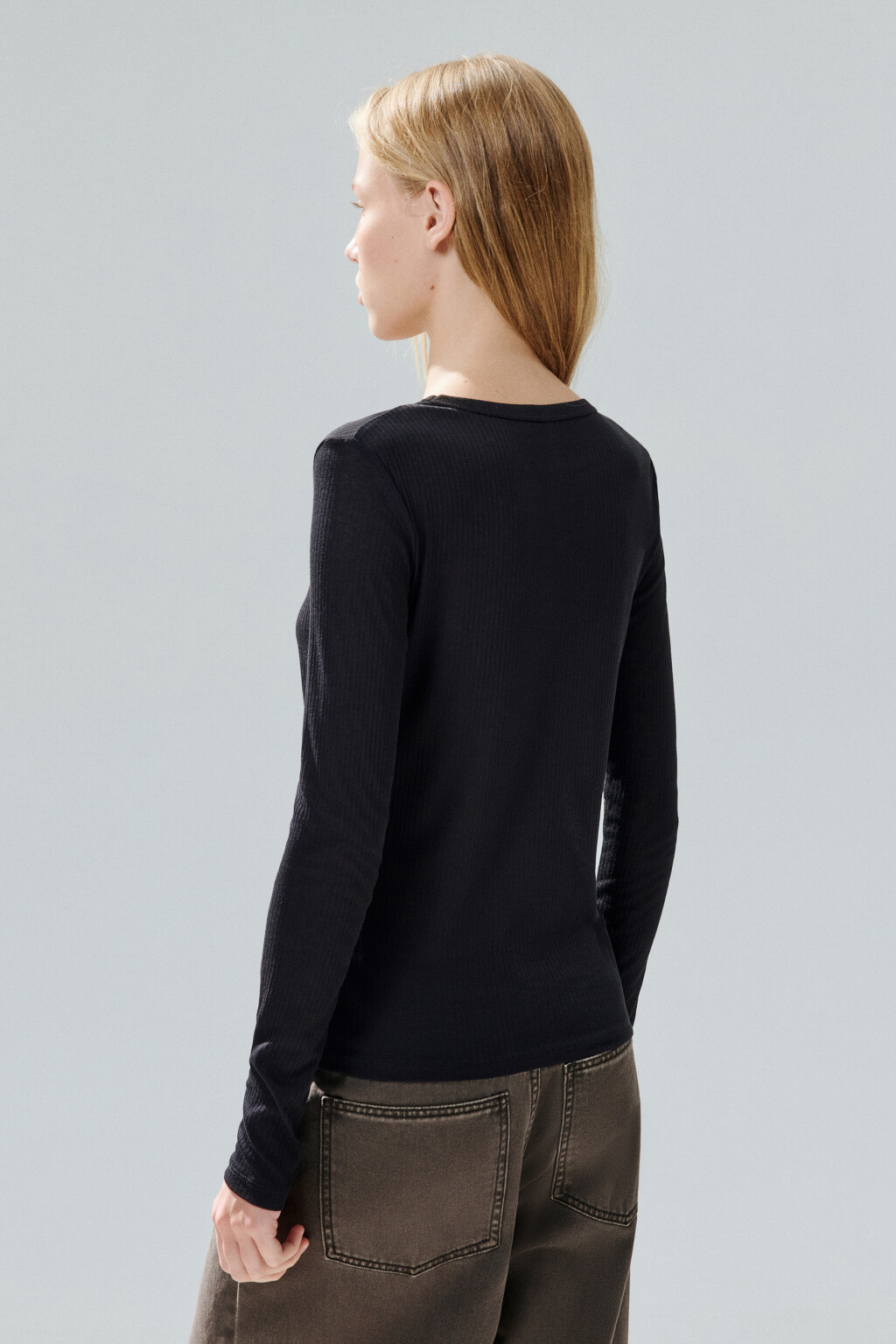 Лонгслив полупрозрачный в рубчик - цвет черный - 4