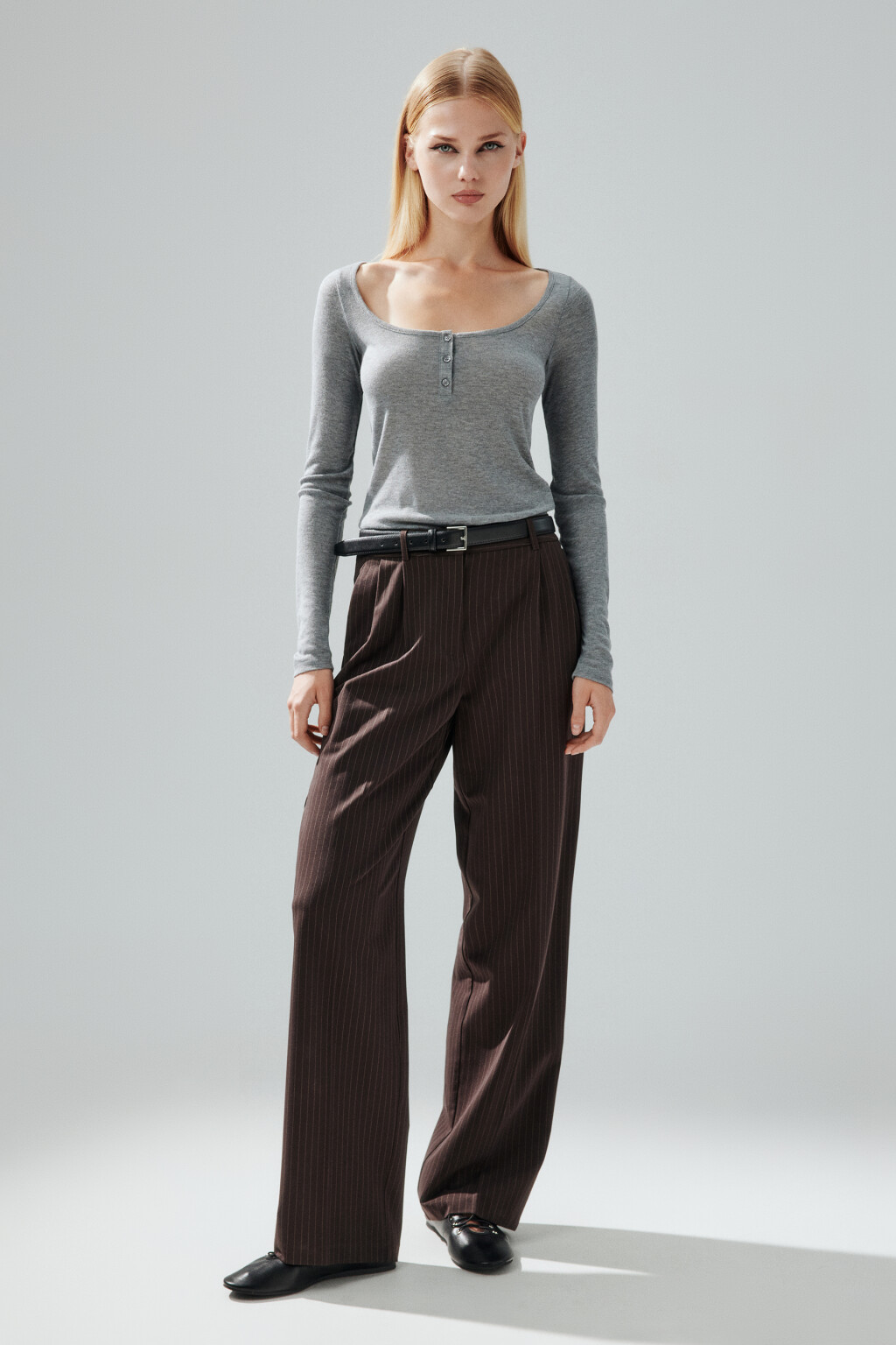 Лонгслив с вырезом и застежкой - цвет серый - 4