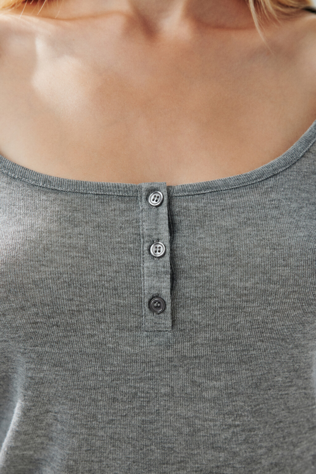 Лонгслив с вырезом и застежкой - цвет серый - 5