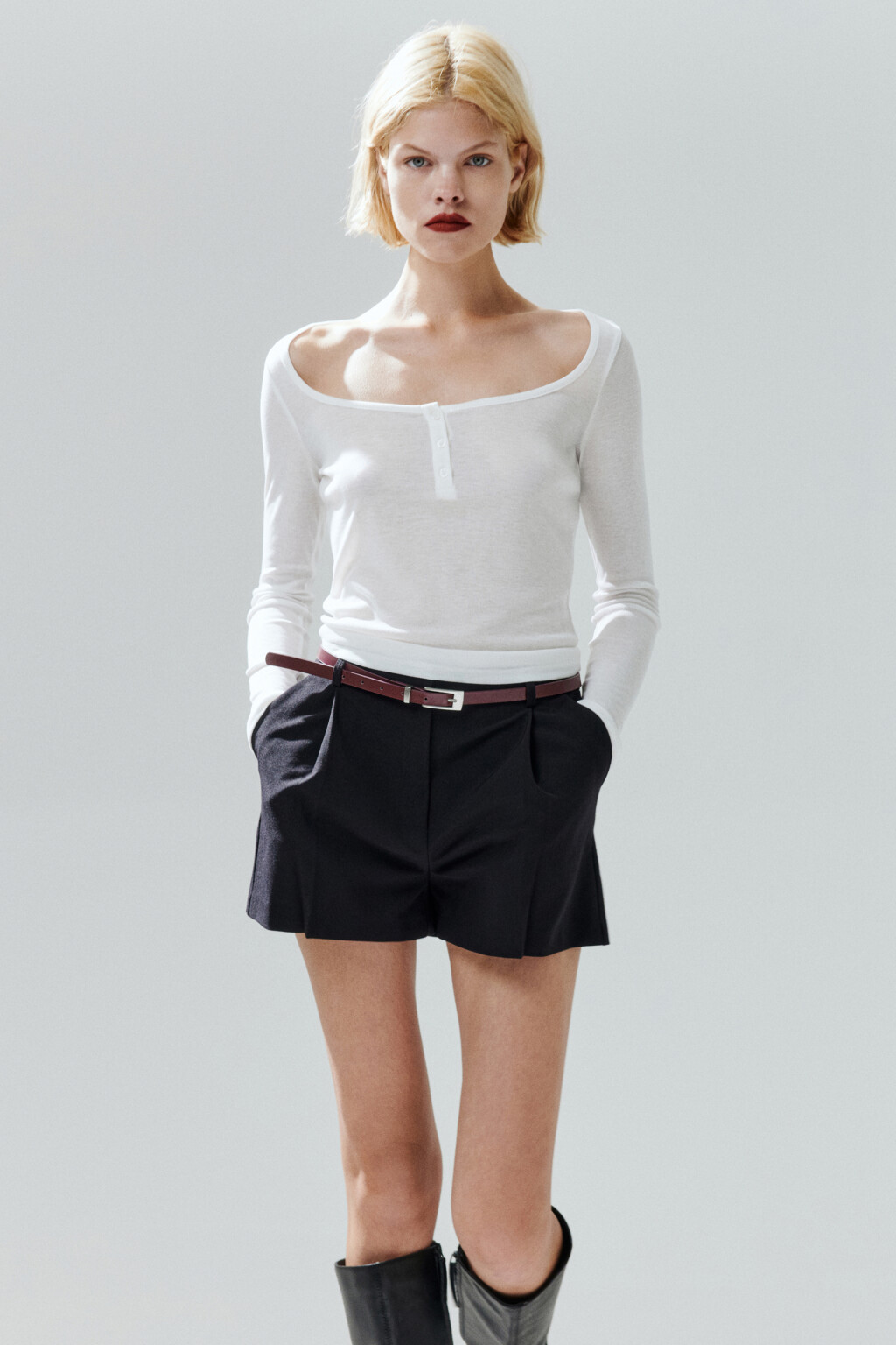 Лонгслив с вырезом и застежкой - цвет молочный - 1