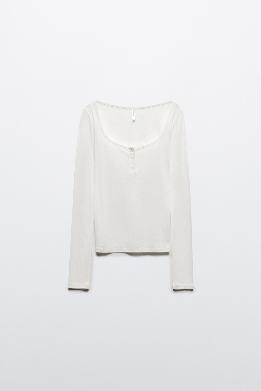 Лонгслив с вырезом и застежкой - цвет молочный - 9
