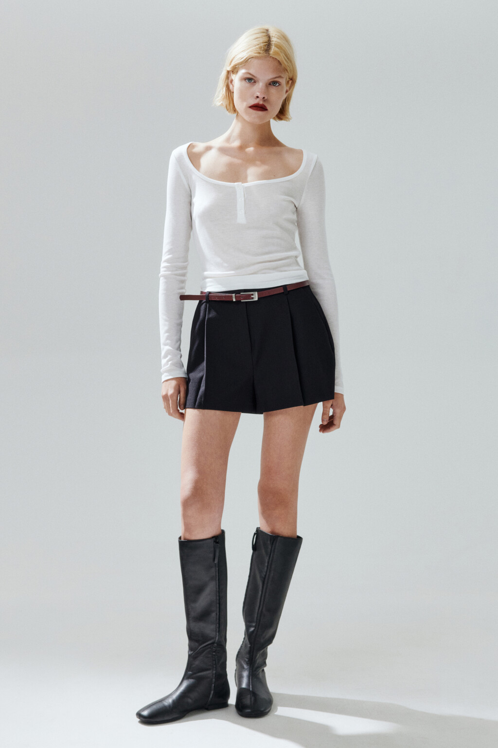 Лонгслив с вырезом и застежкой - цвет молочный - 5