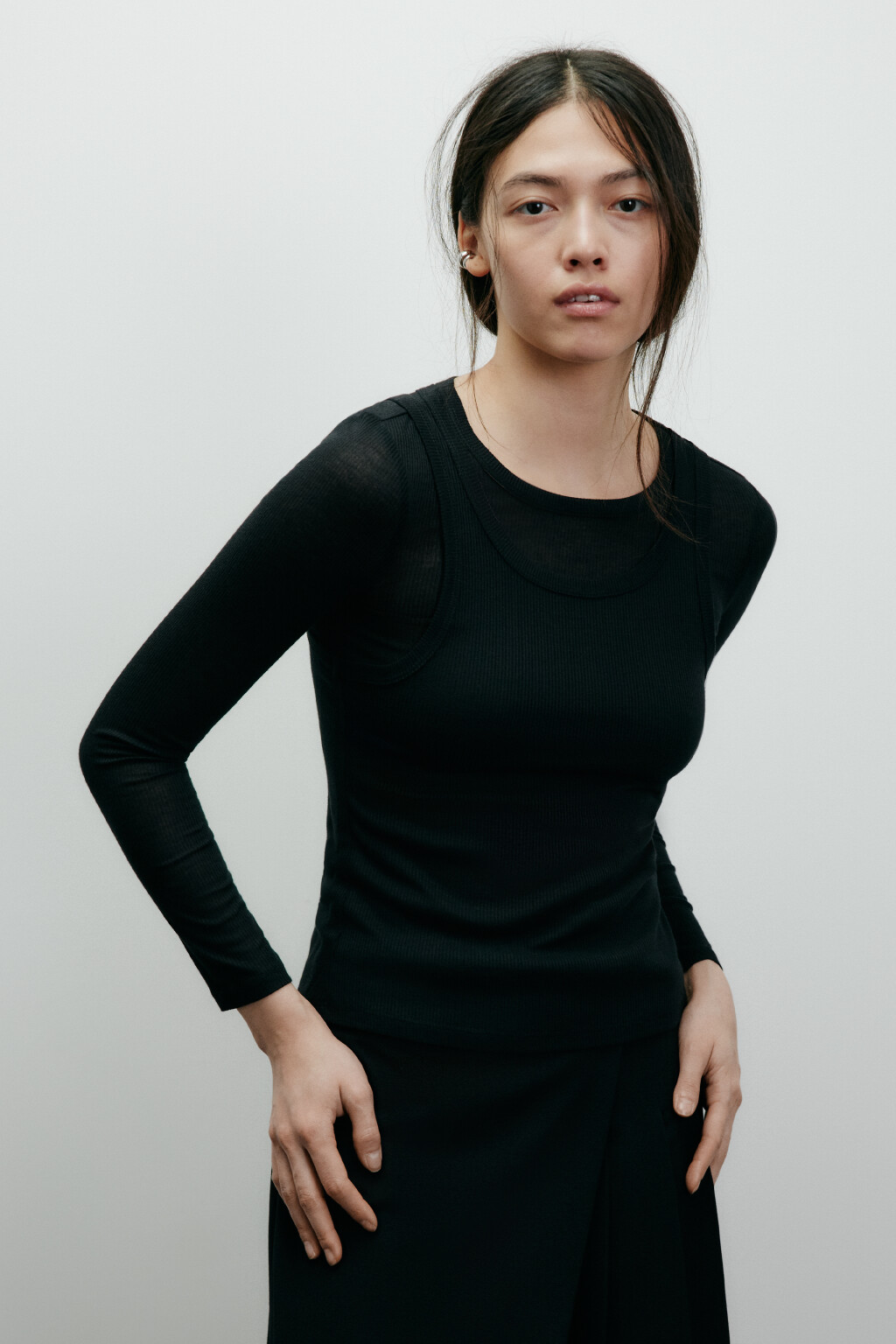 Лонгслив с имитацией майки - цвет черный - 3