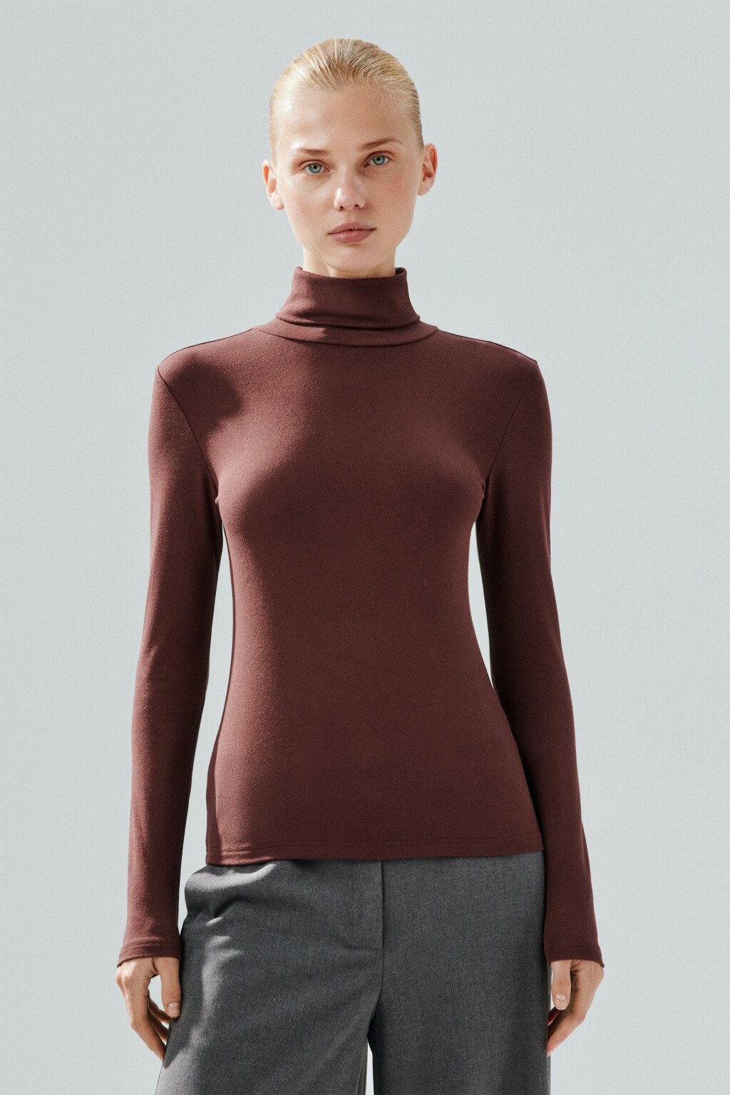 Водолазка из вискозного трикотажа - цвет коричневый - 2