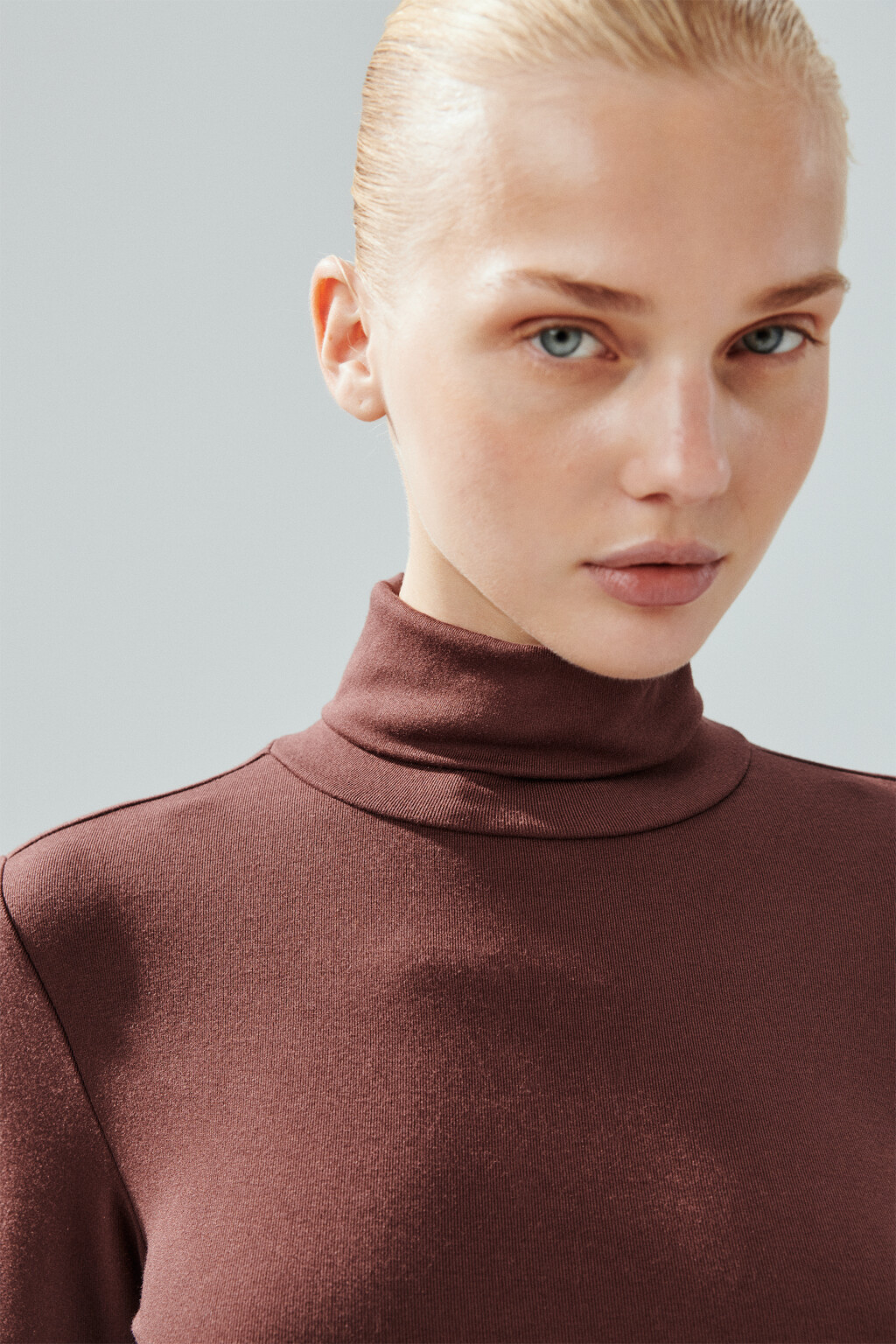 Водолазка из вискозного трикотажа - цвет коричневый - 6