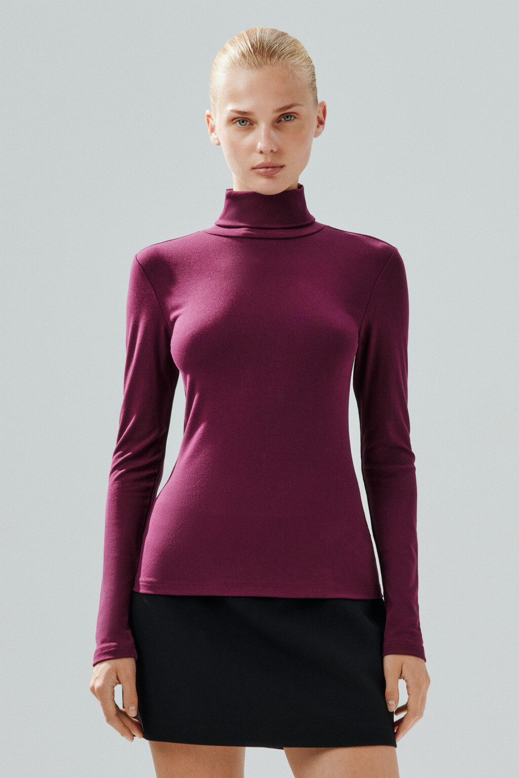 Водолазка из вискозного трикотажа - цвет бордовый - 2