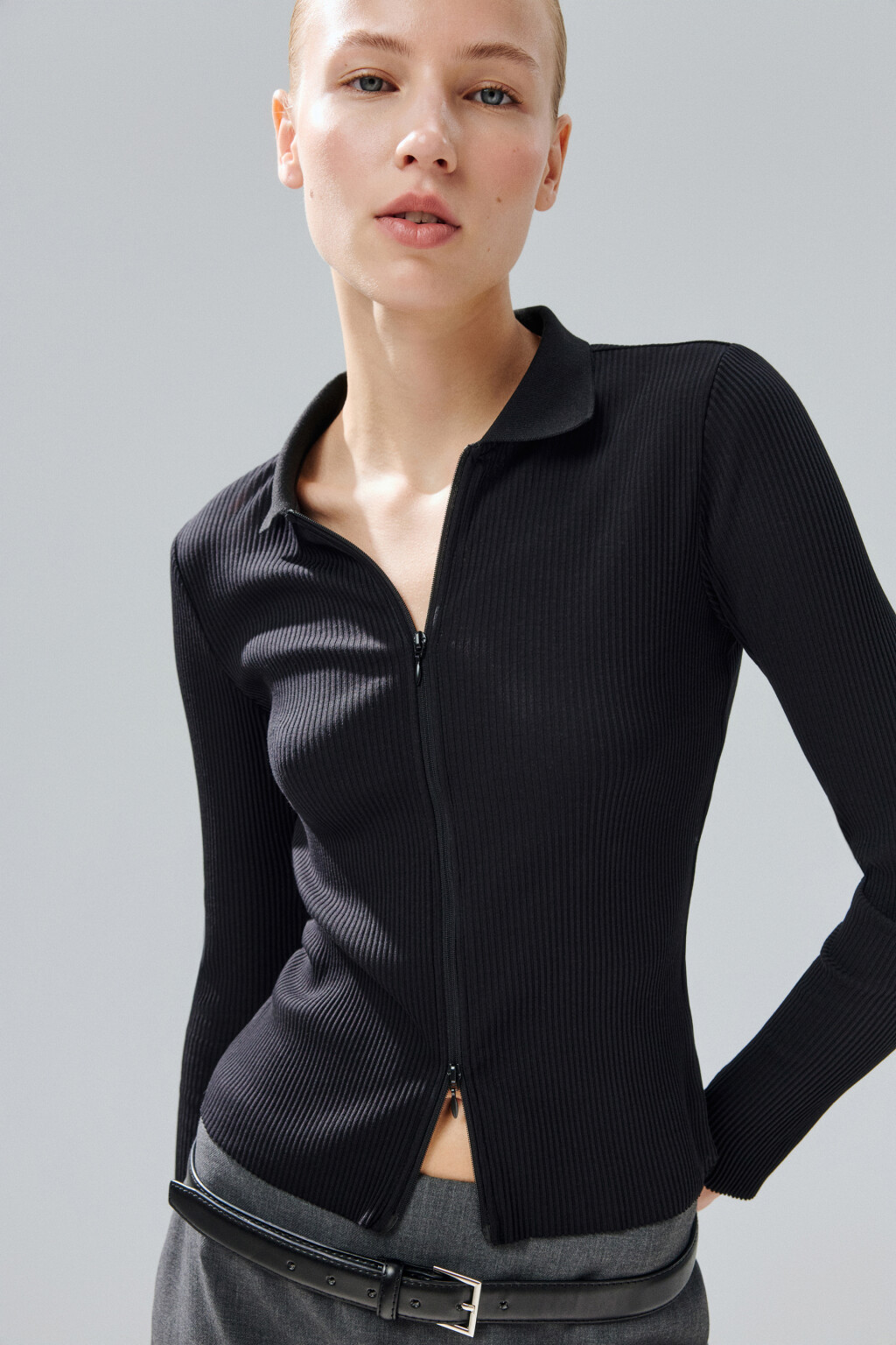 Лонгслив облегающий на молнии - цвет черный - 1