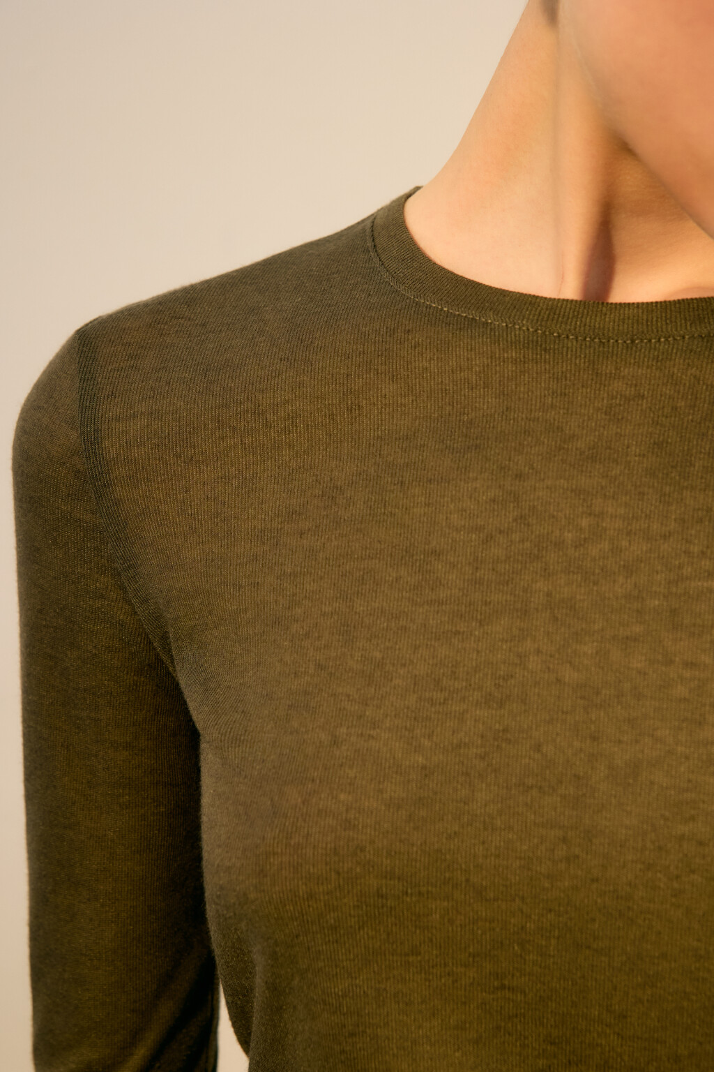 Лонгслив из тонкого трикотажа - цвет зеленый - 5