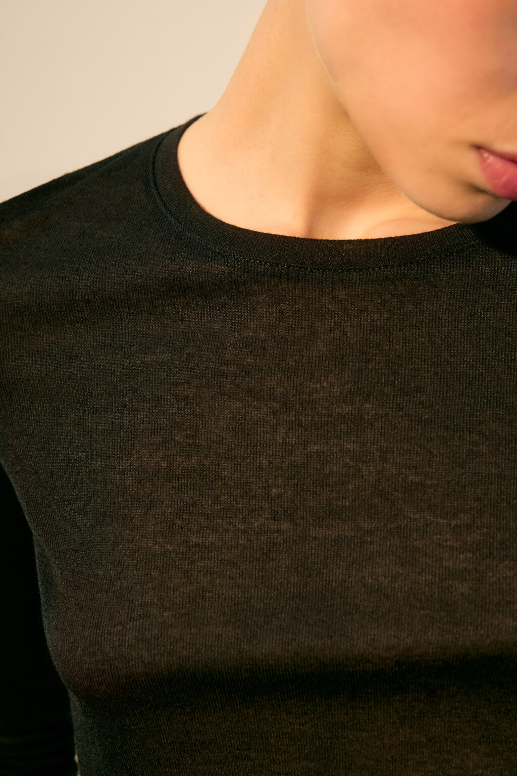 Лонгслив из тонкого трикотажа - цвет черный - 5
