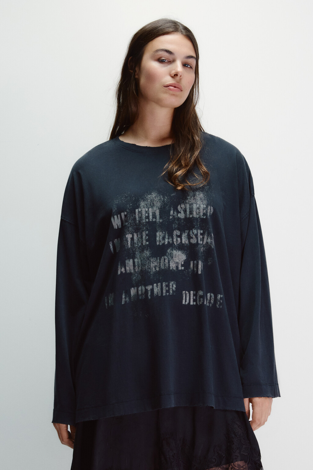 Лонгслив со стиркой и принтом - цвет серый - 2