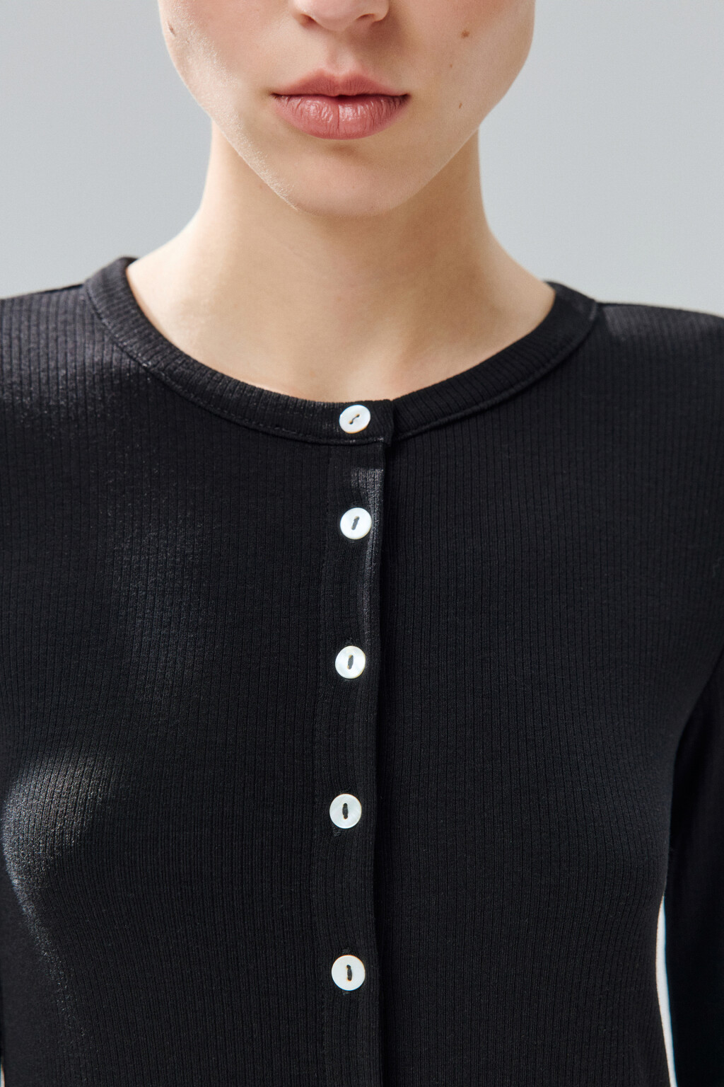 Лонгслив в рубчик на пуговицах - цвет черный - 5