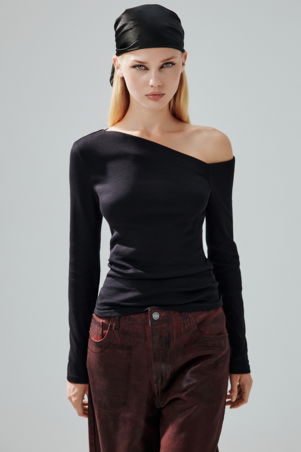 Лонгслив асимметричный на одно плечо - цвет черный - 1