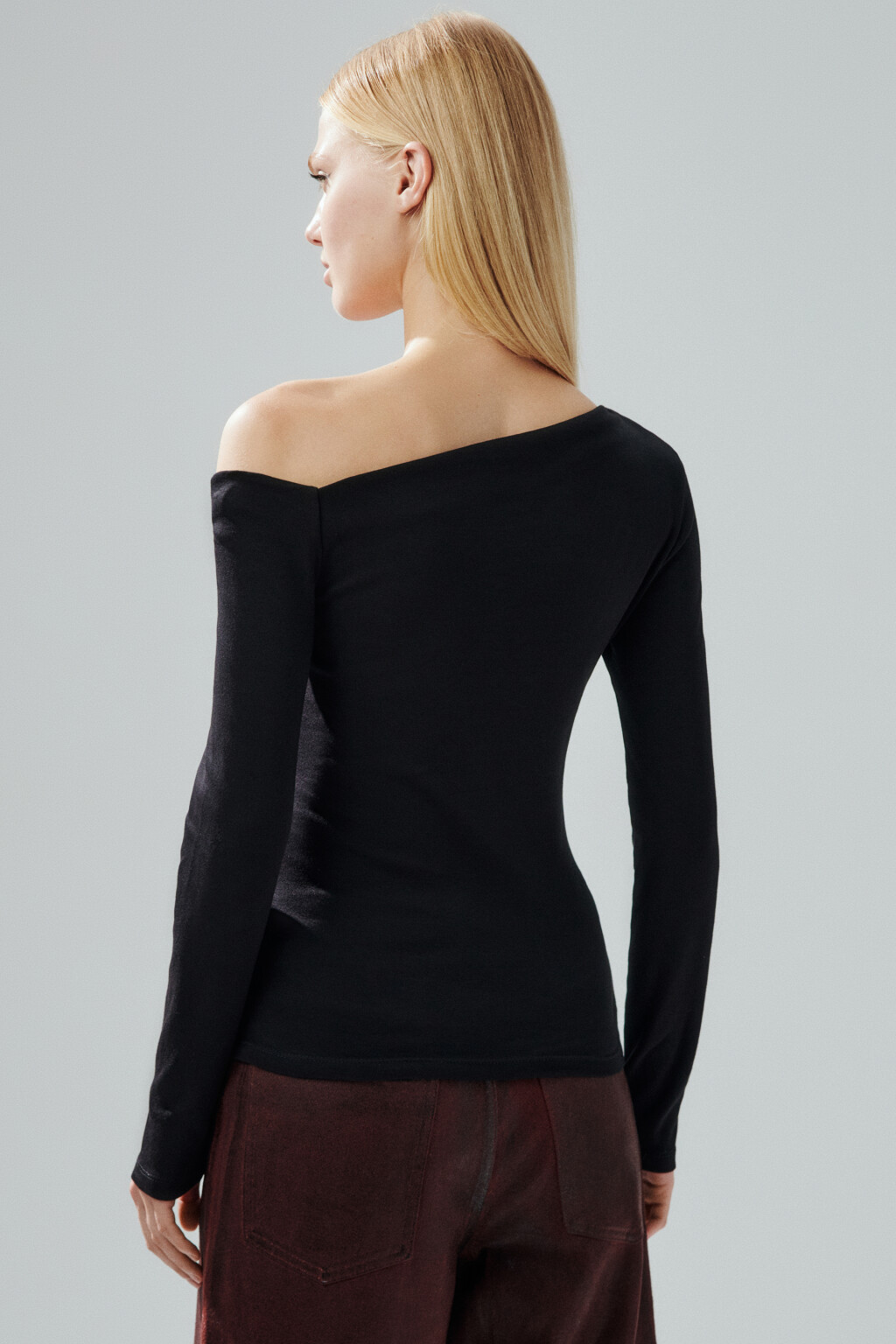 Лонгслив асимметричный на одно плечо - цвет черный - 3