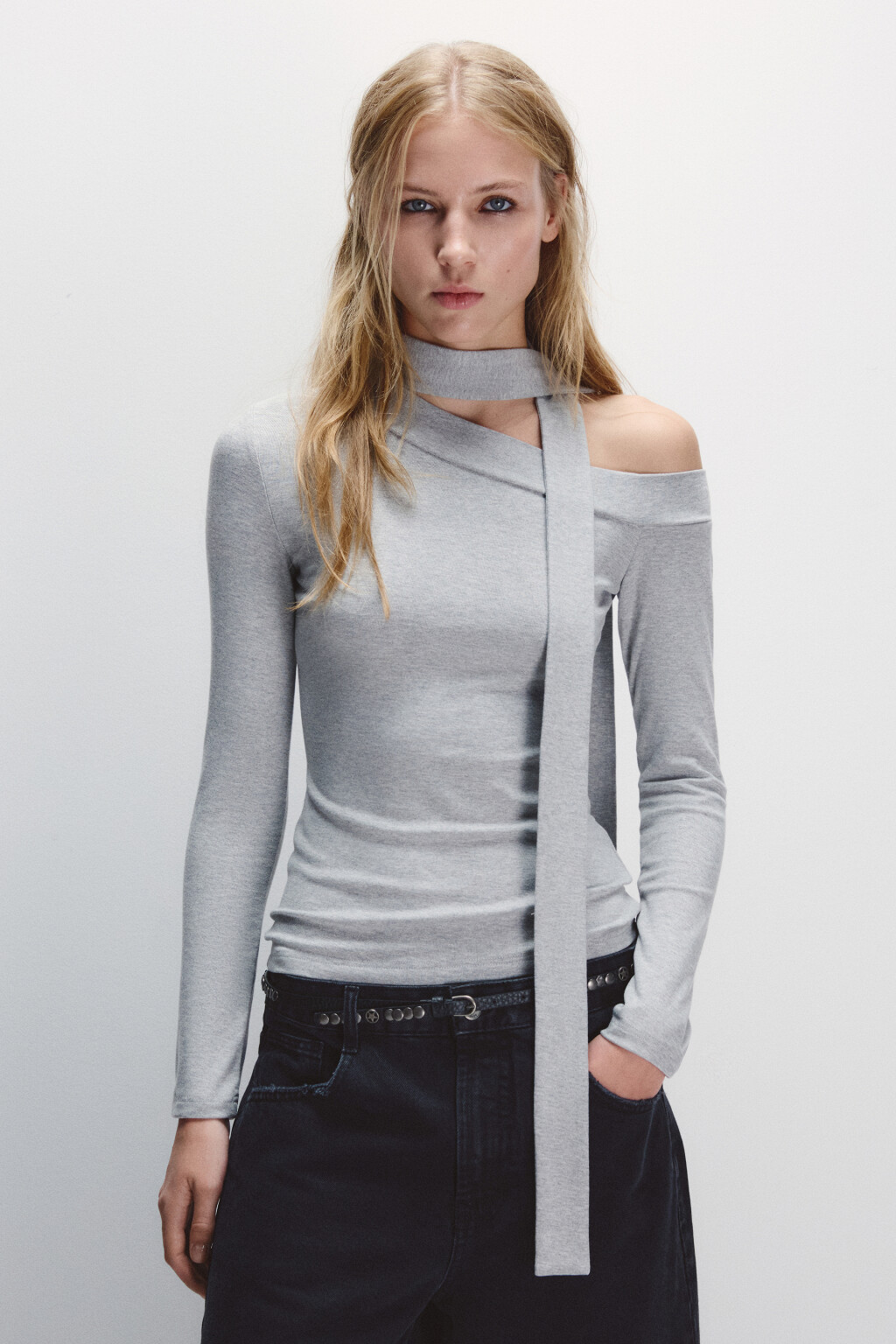 Лонгслив на одно плечо с шарфом - цвет серый - 2