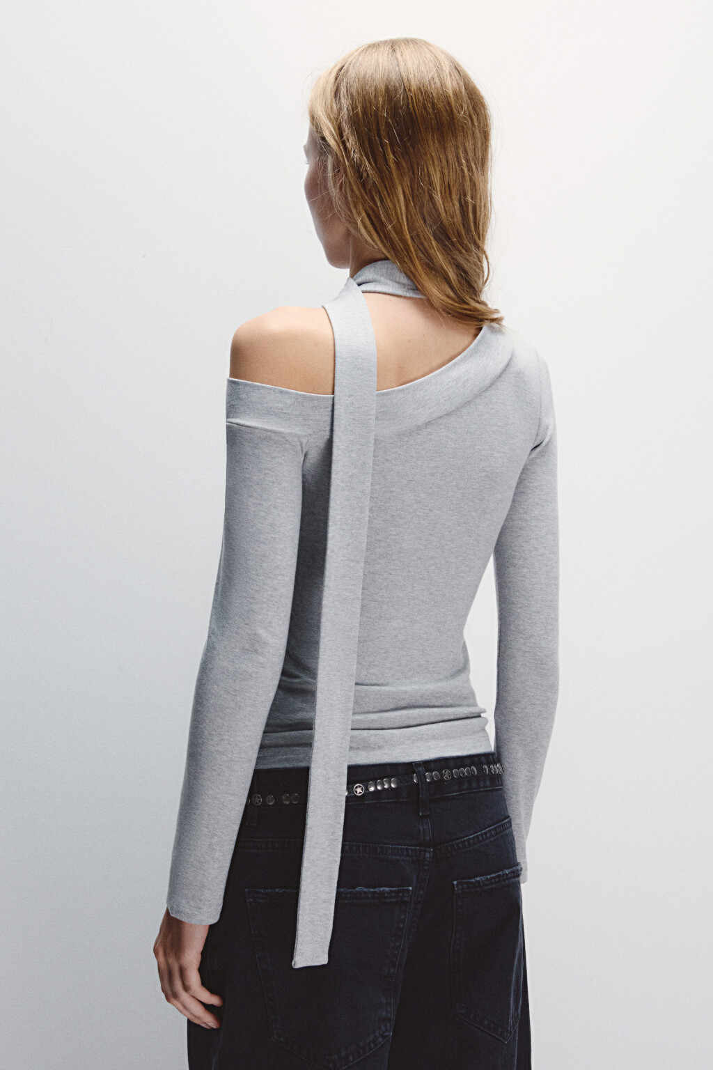 Лонгслив на одно плечо с шарфом - цвет серый - 3