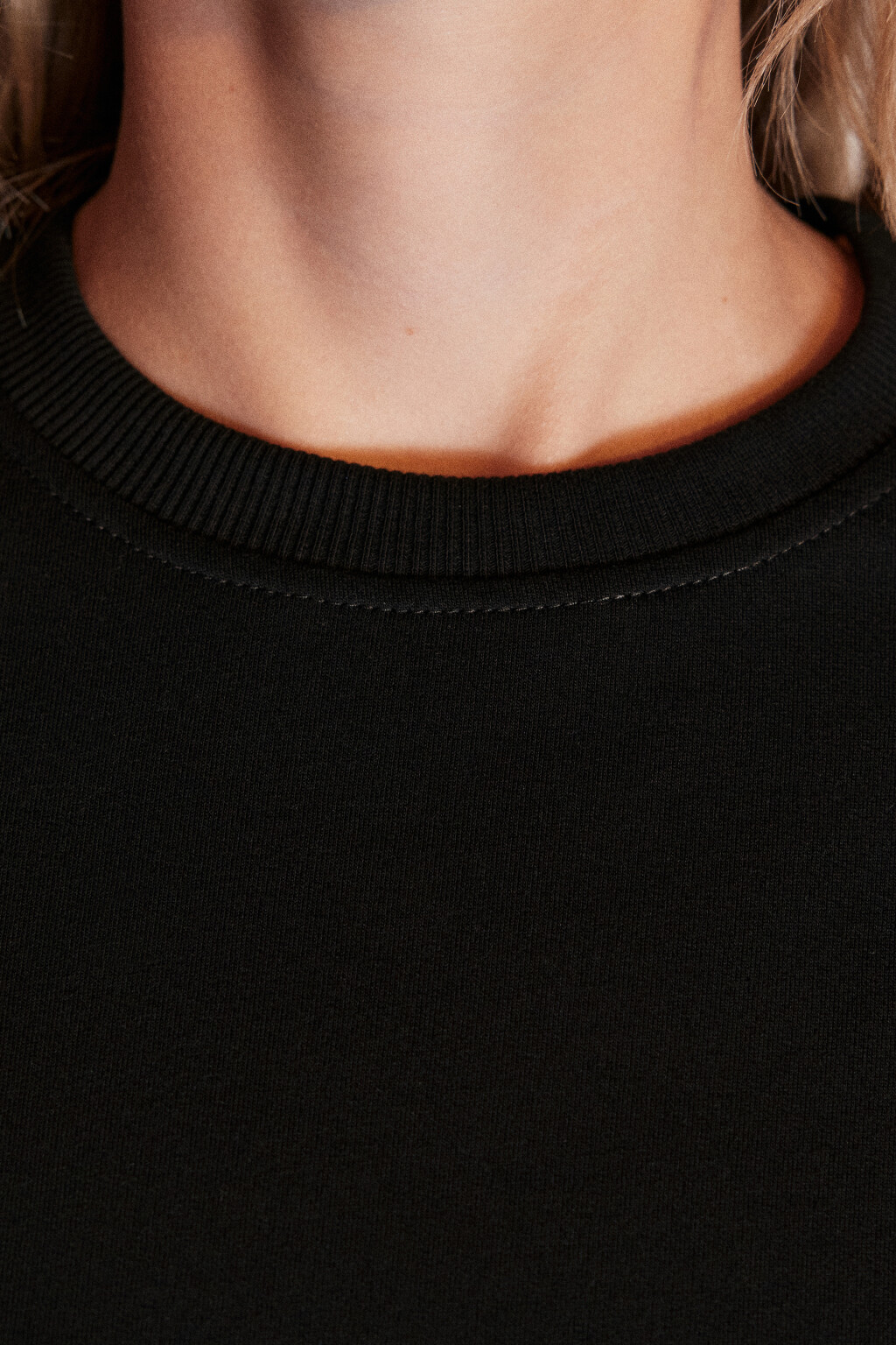 Свитшот базовый из футера - цвет черный - 5