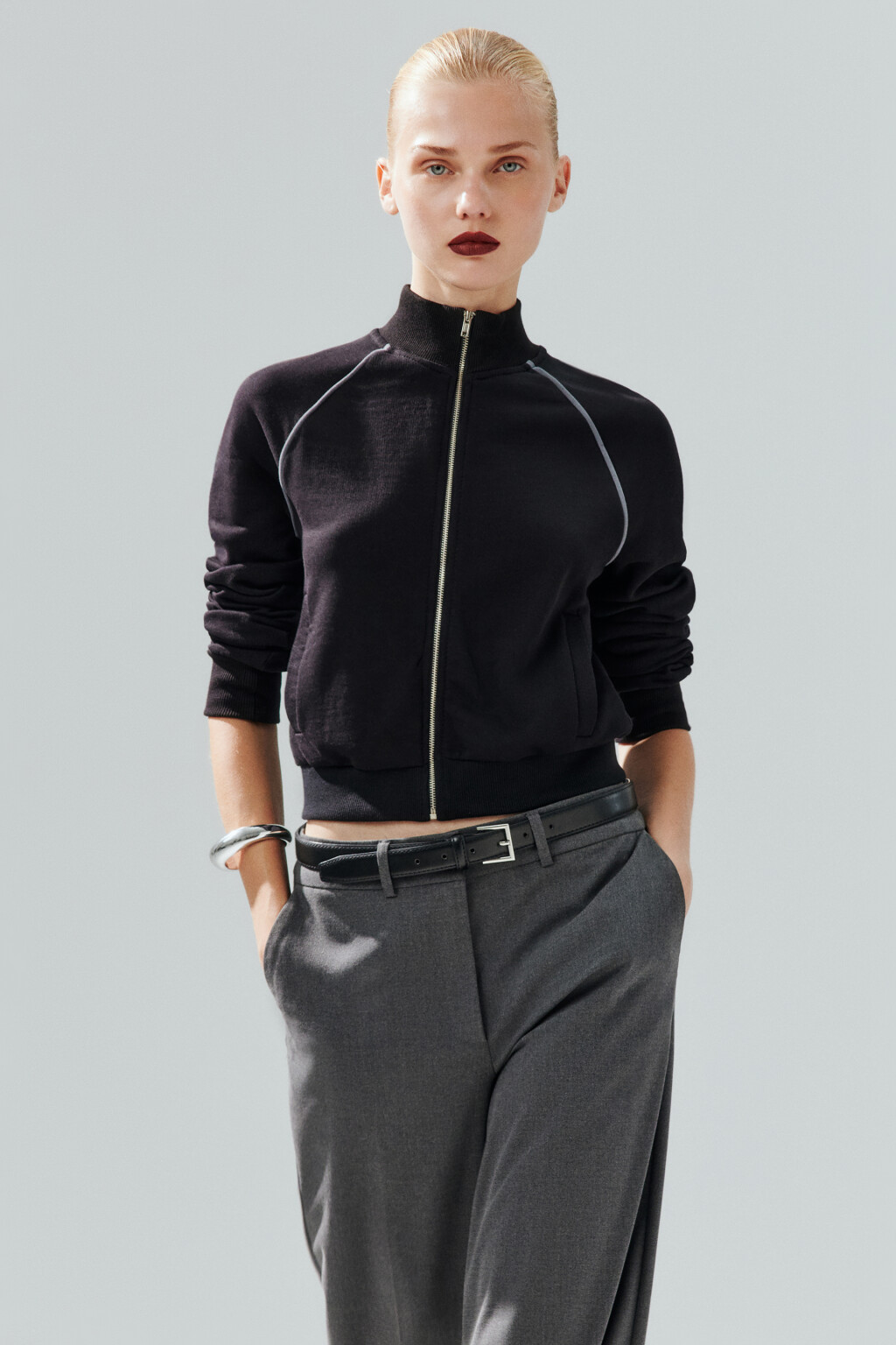 Толстовка на молнии с лампасами - цвет черный - 1