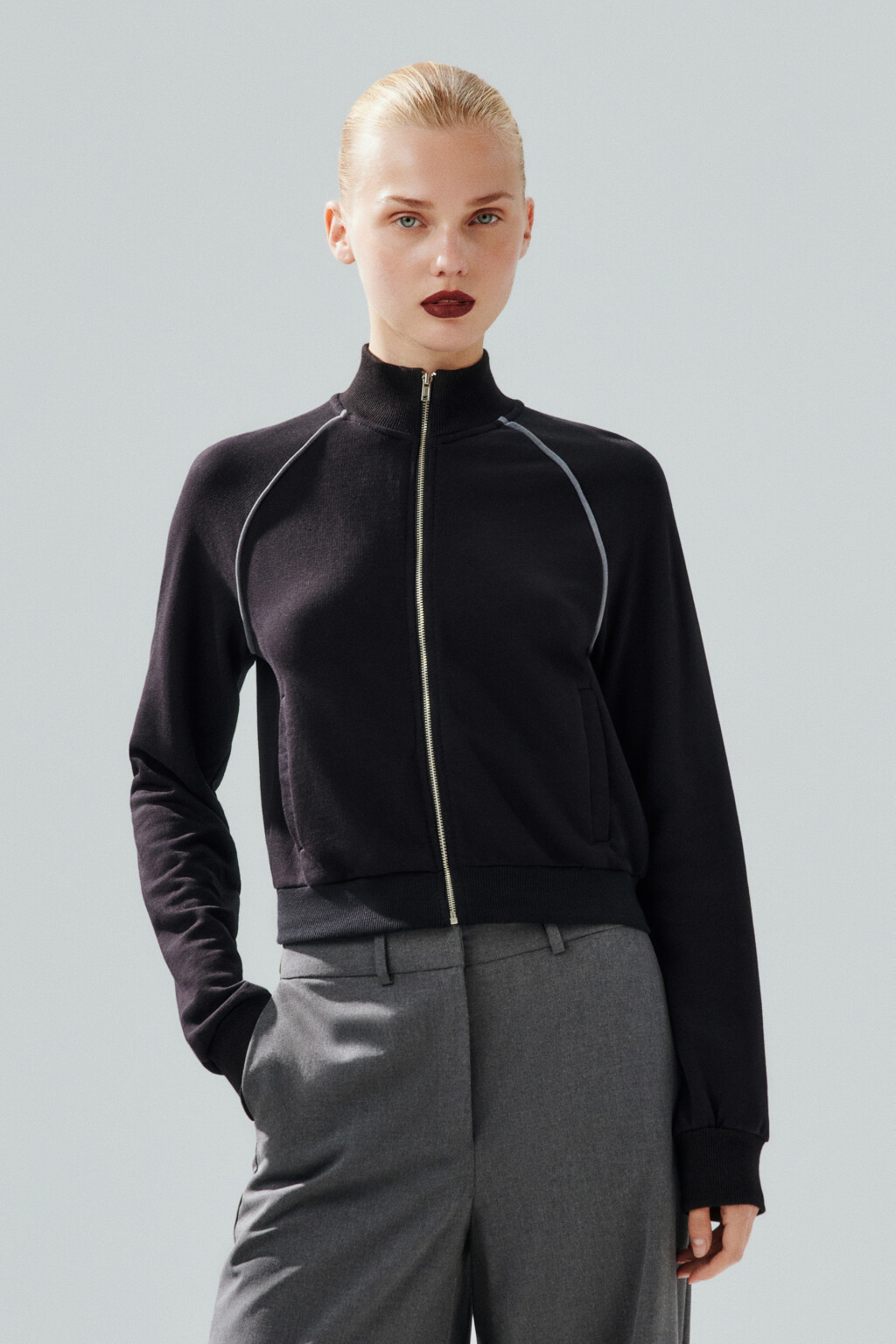 Толстовка на молнии с лампасами - цвет черный - 2