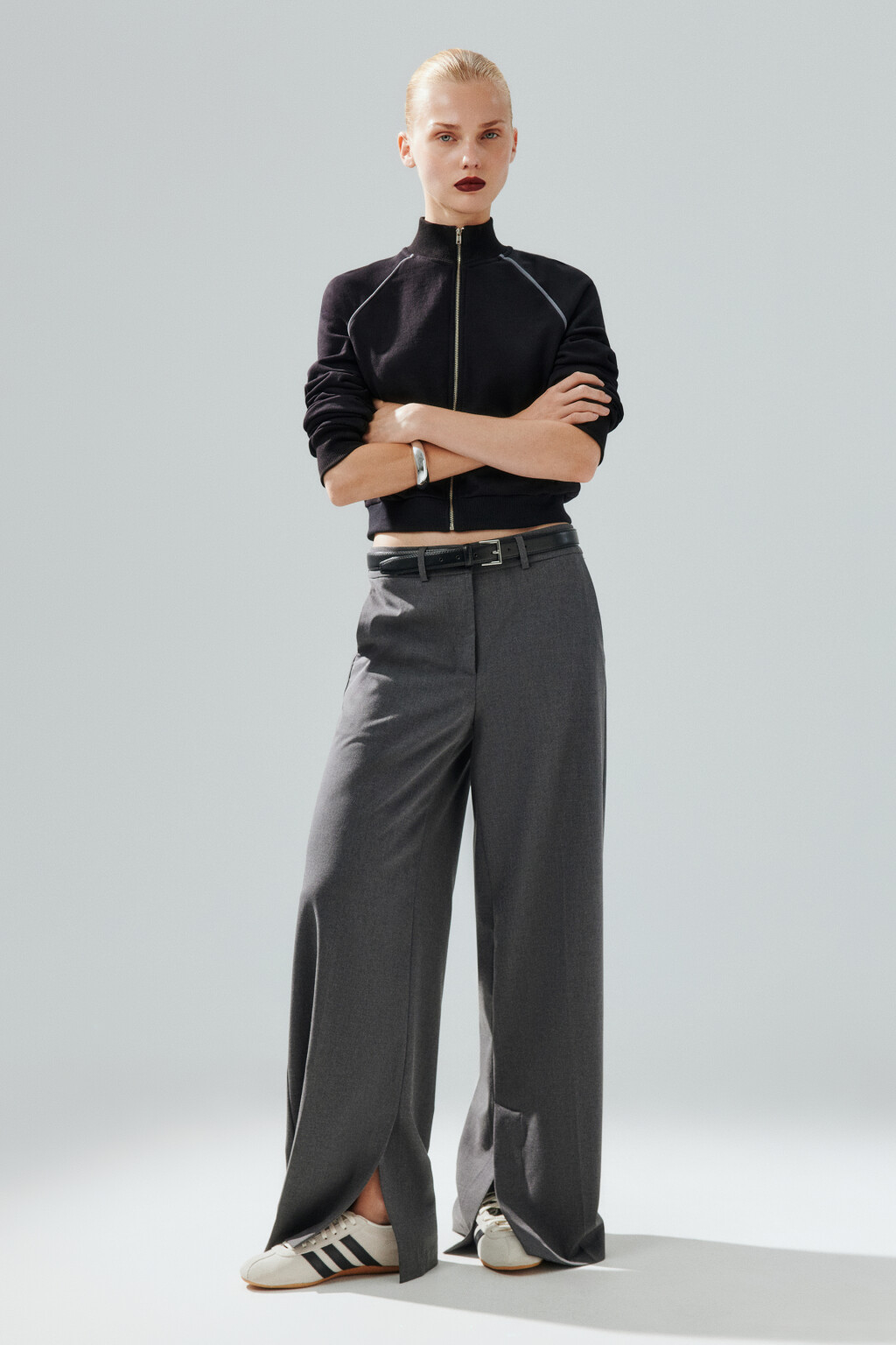 Толстовка на молнии с лампасами - цвет черный - 4