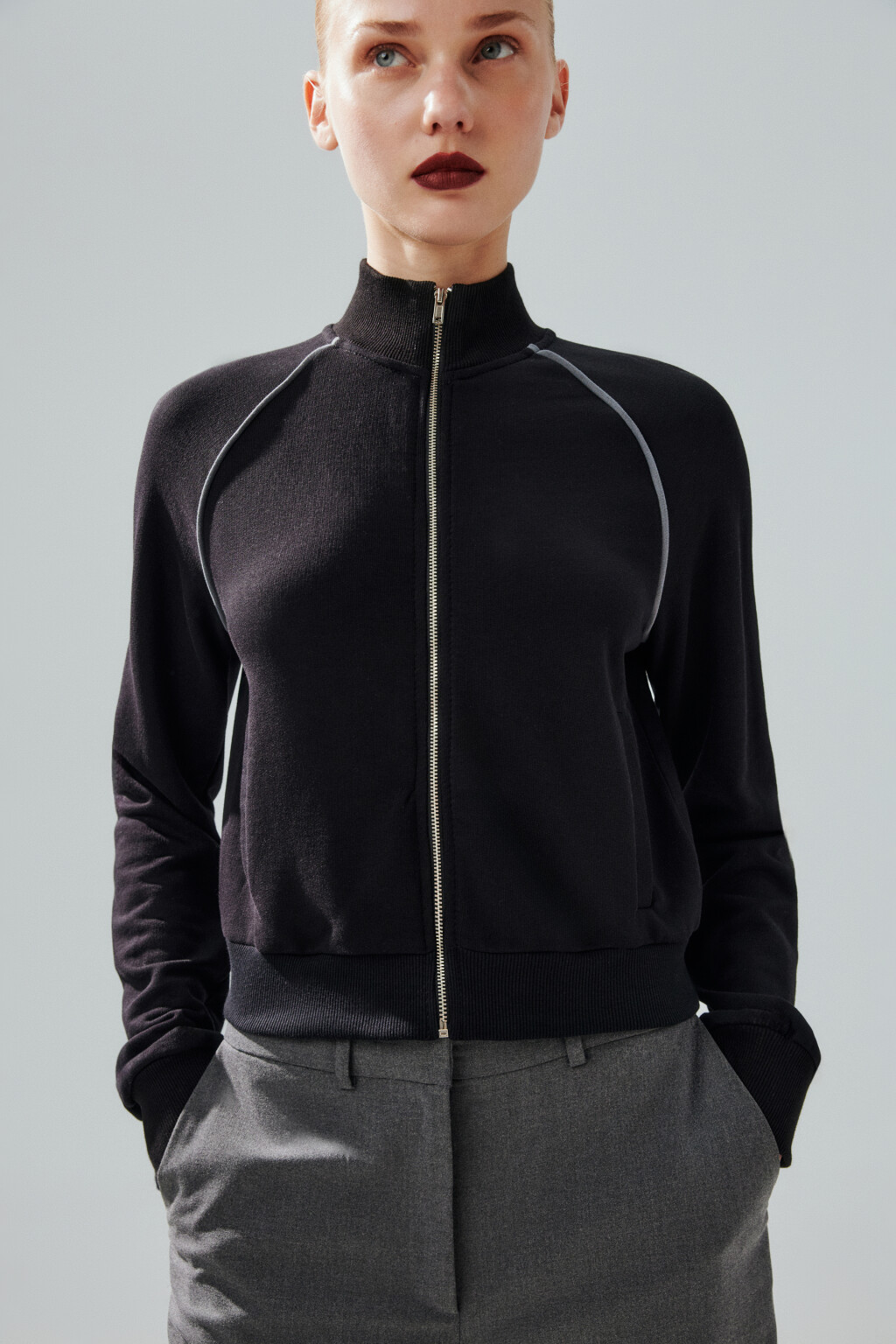 Толстовка на молнии с лампасами - цвет черный - 5