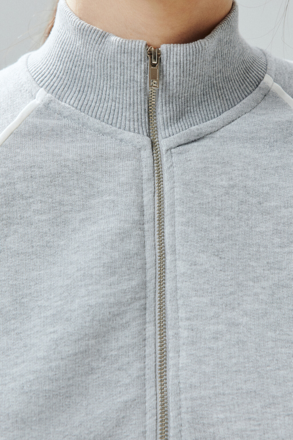 Толстовка на молнии с лампасами - цвет серый - 5