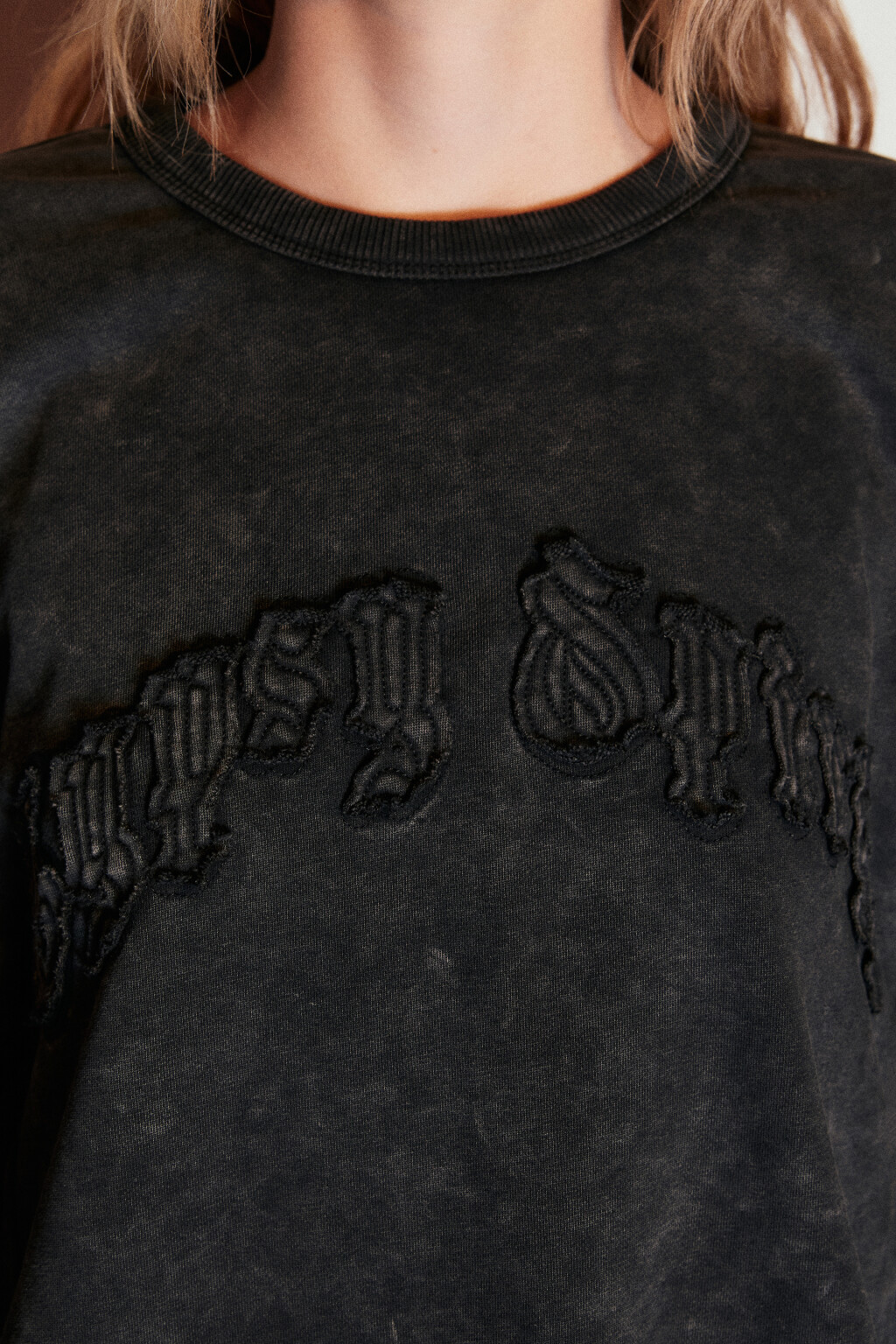 Свитшот с вареным эффектом и принтом - цвет серый - 5