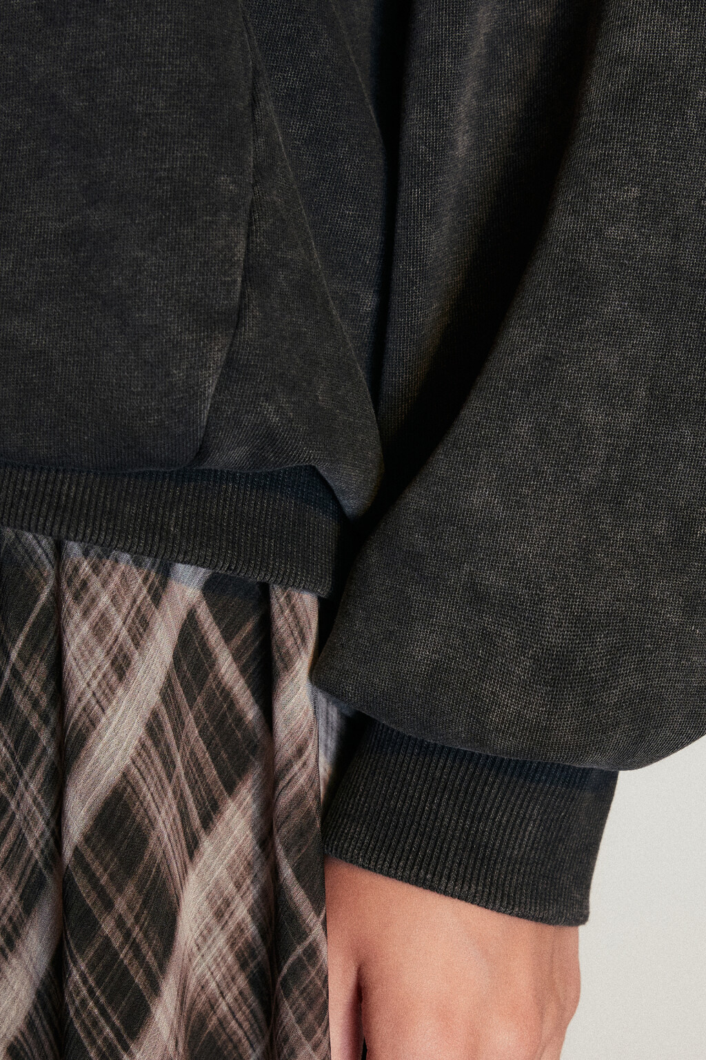 Свитшот с вареным эффектом и принтом - цвет серый - 6