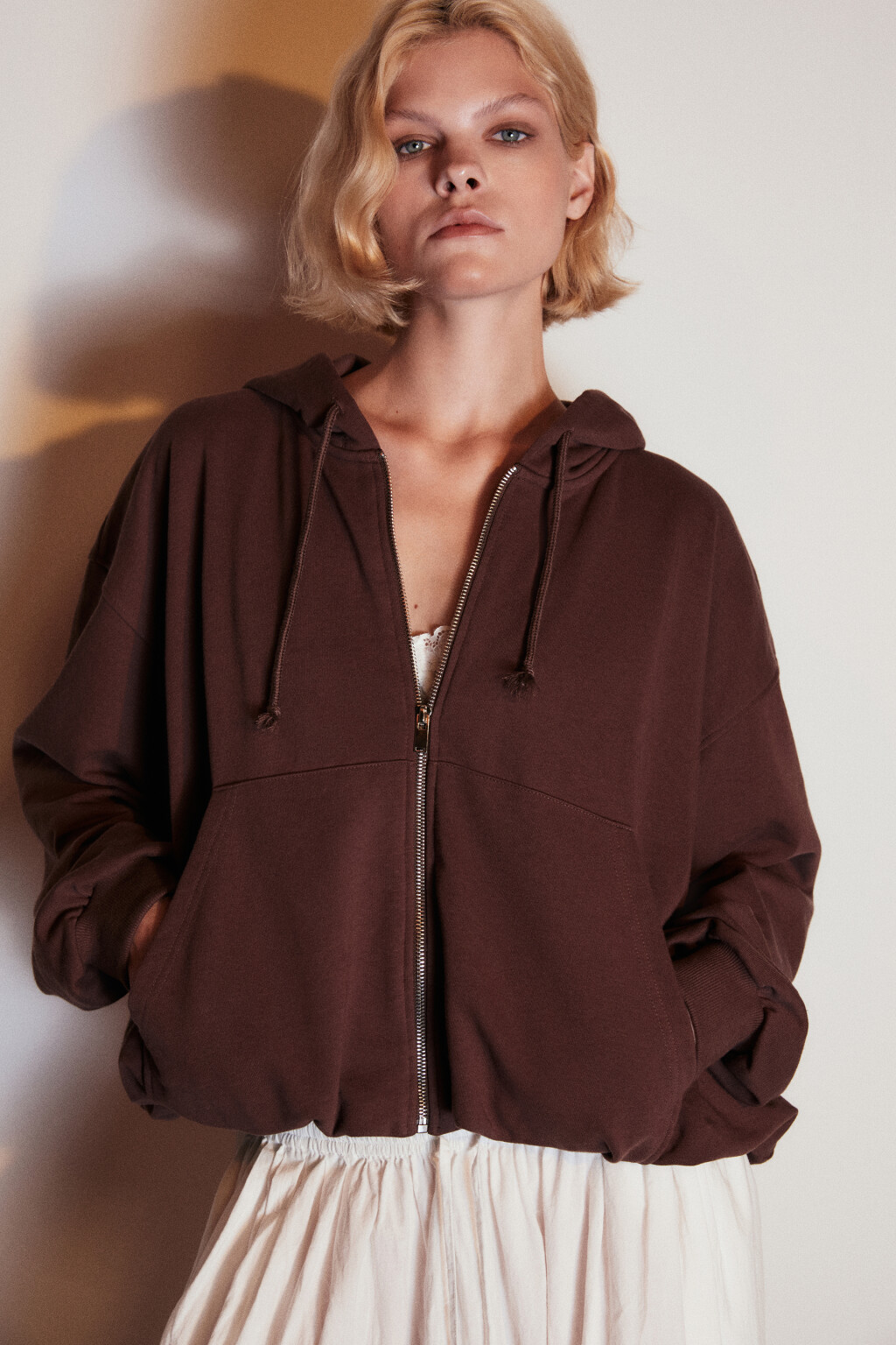 Худи-зипка с утяжками по низу - цвет коричневый - 1