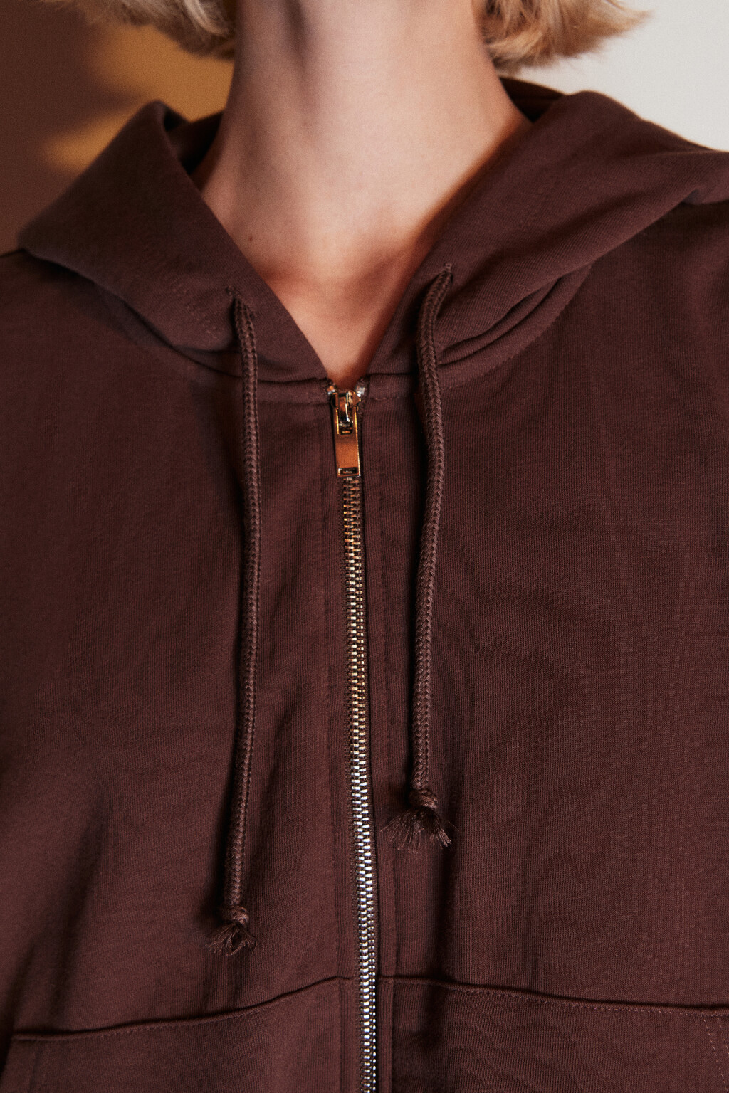 Худи-зипка с утяжками по низу - цвет коричневый - 5
