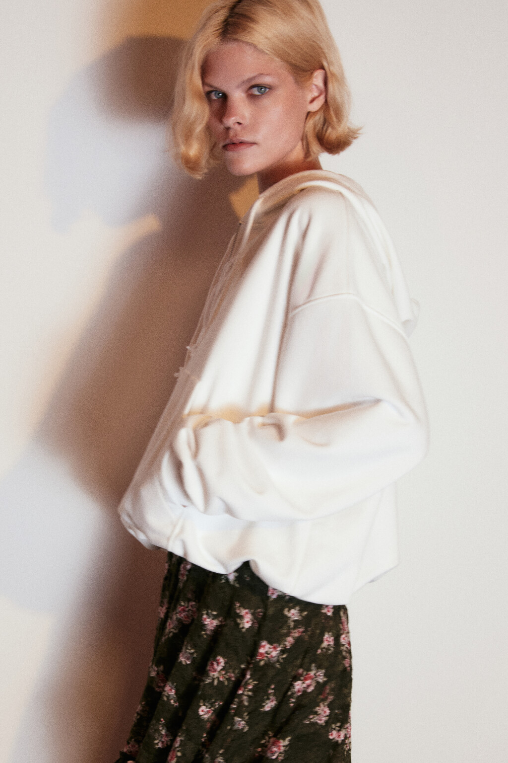 Худи-зипка с утяжками по низу - цвет молочный - 2